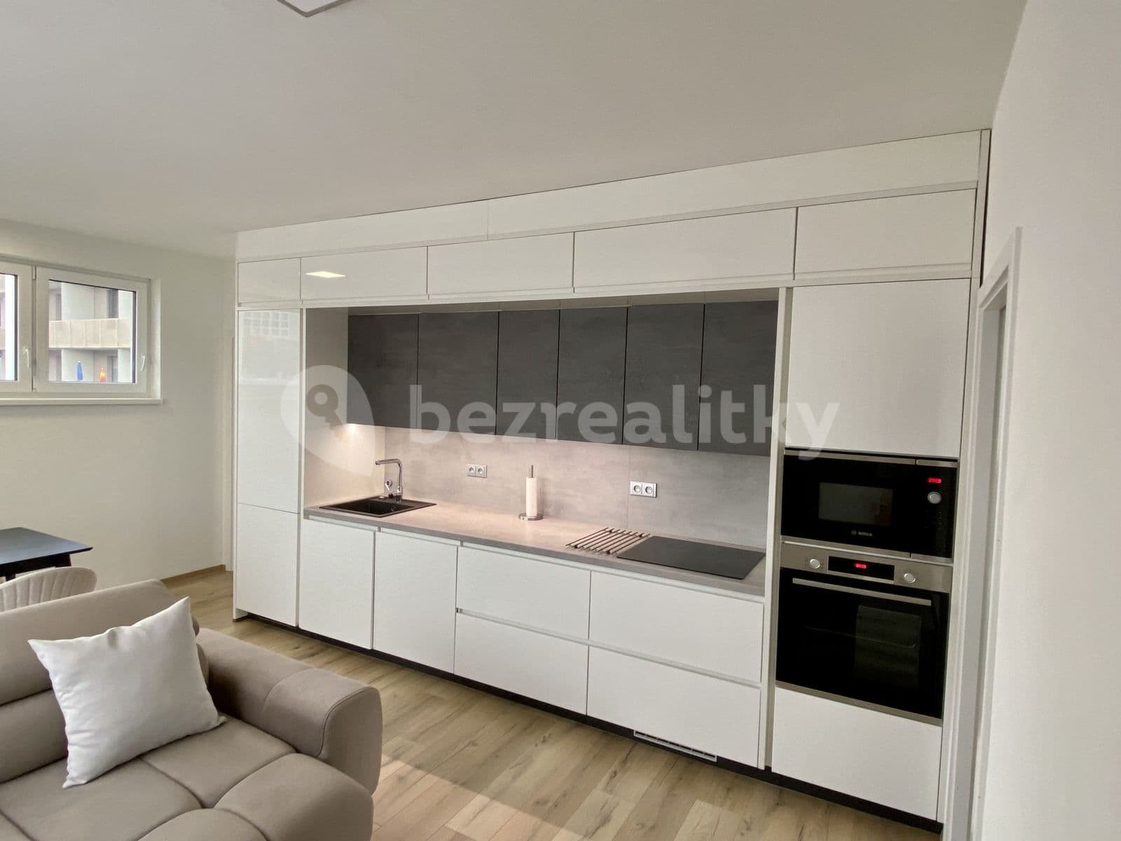 1 bedroom with open-plan kitchen flat to rent, 52 m², Východní, Pardubice, Pardubický Region 1 bedroom with open-plan kitchen flat to rent, 52 m², Východní, Pardubice, Pardubický Region