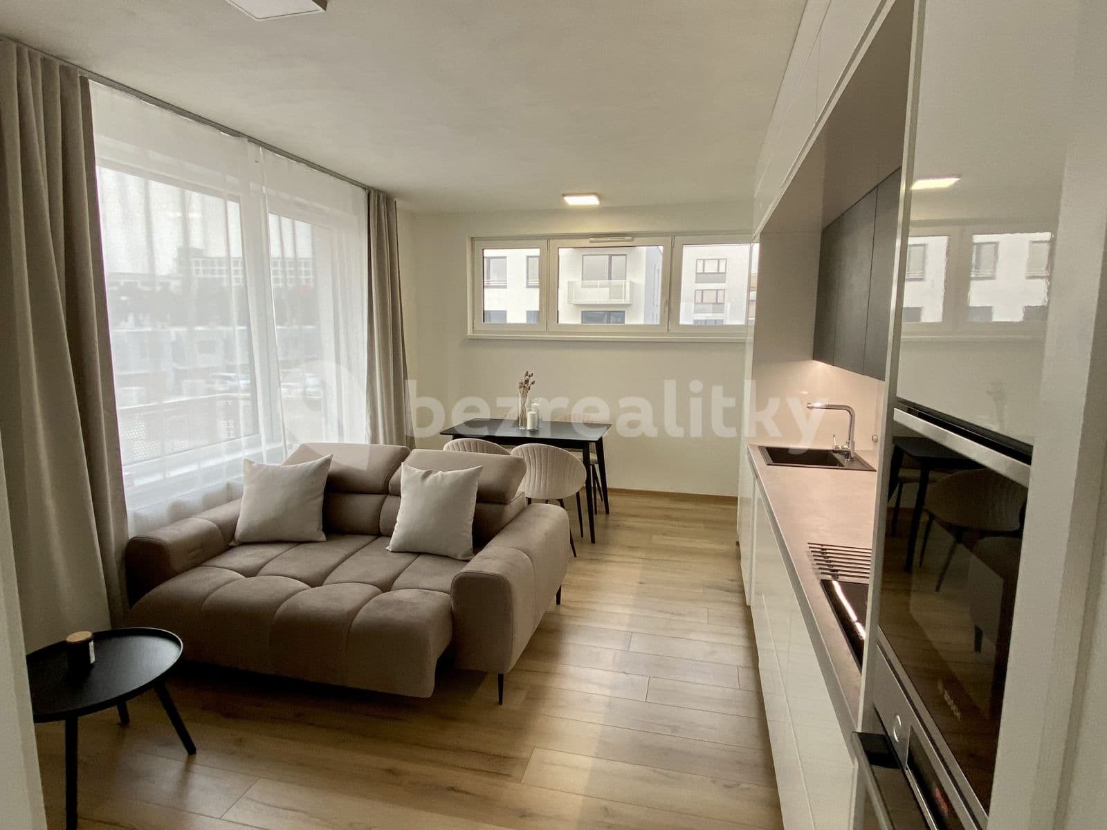 1 bedroom with open-plan kitchen flat to rent, 52 m², Východní, Pardubice, Pardubický Region 1 bedroom with open-plan kitchen flat to rent, 52 m², Východní, Pardubice, Pardubický Region