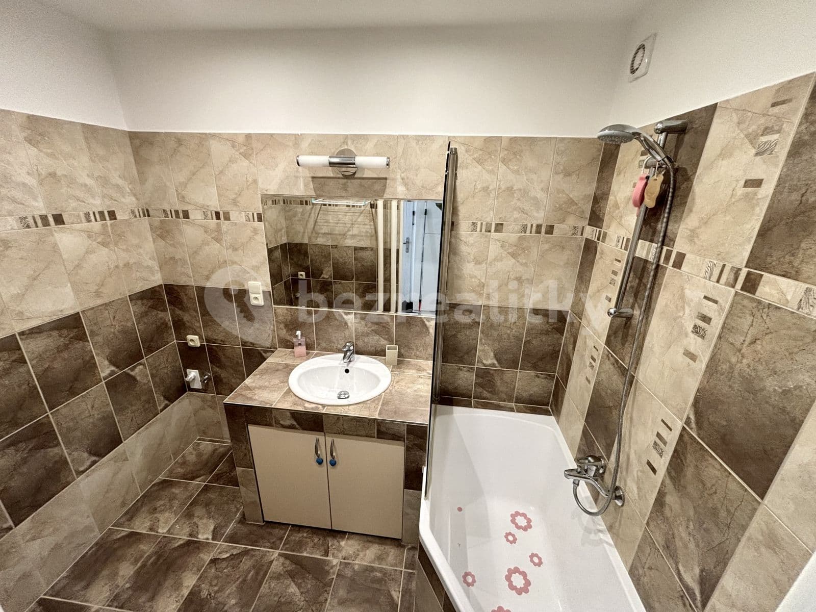 2 bedroom with open-plan kitchen flat to rent, 64 m², Svěchyňova, Chrudim, Pardubický Region 2 bedroom with open-plan kitchen flat to rent, 64 m², Svěchyňova, Chrudim, Pardubický Region