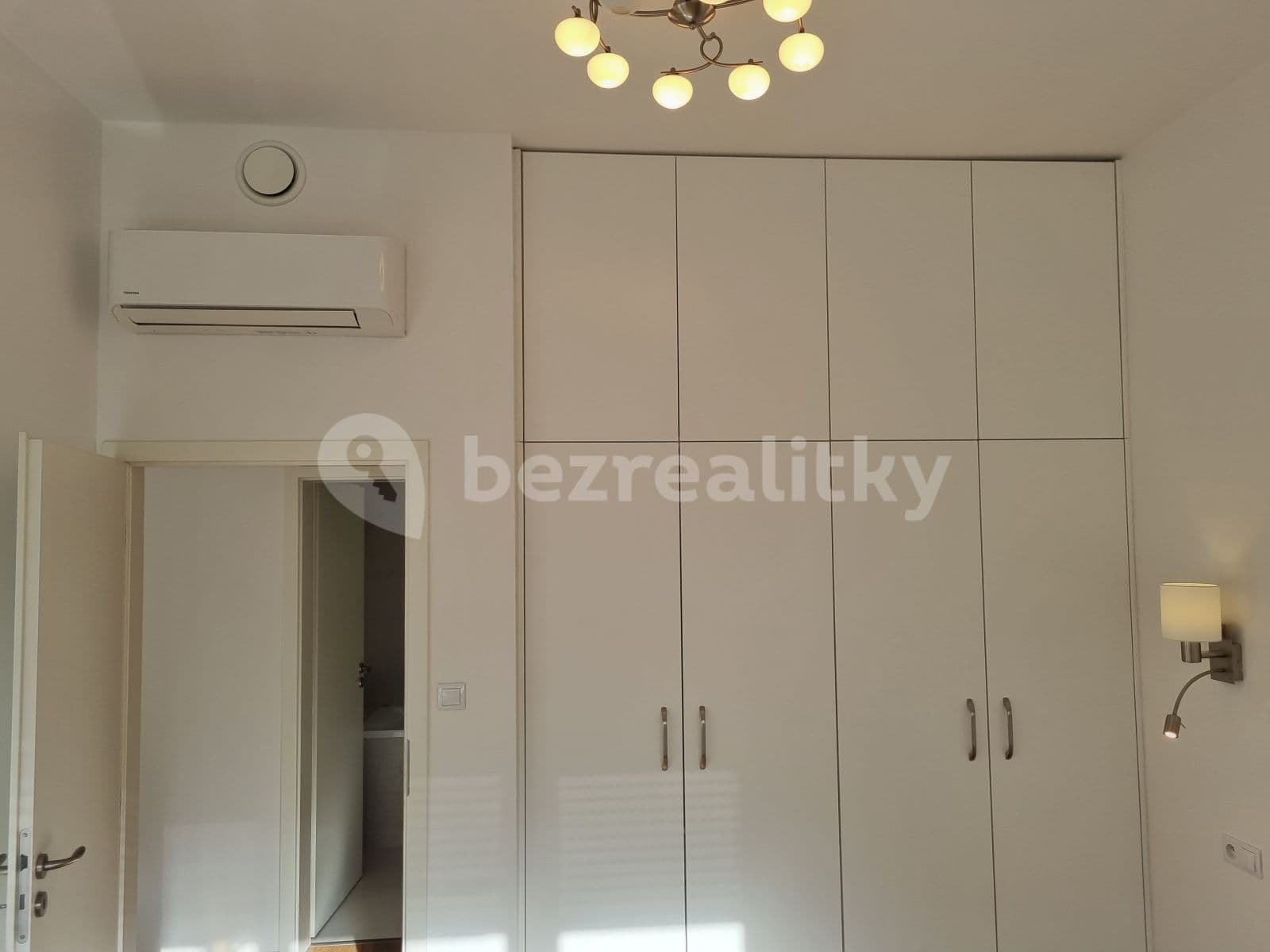 1 bedroom with open-plan kitchen flat to rent, 47 m², Antonínská, Prague, Prague 1 bedroom with open-plan kitchen flat to rent, 47 m², Antonínská, Prague, Prague