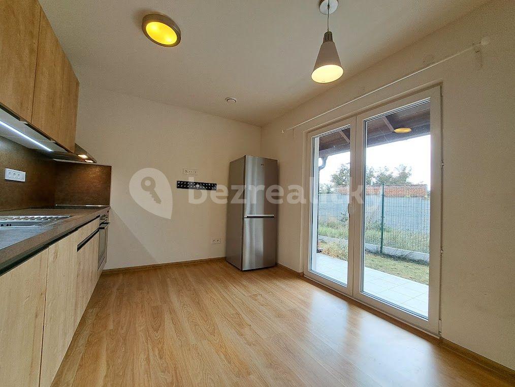 1 bedroom with open-plan kitchen flat to rent, 36 m², Družstevní, Přítluky, Jihomoravský Region
