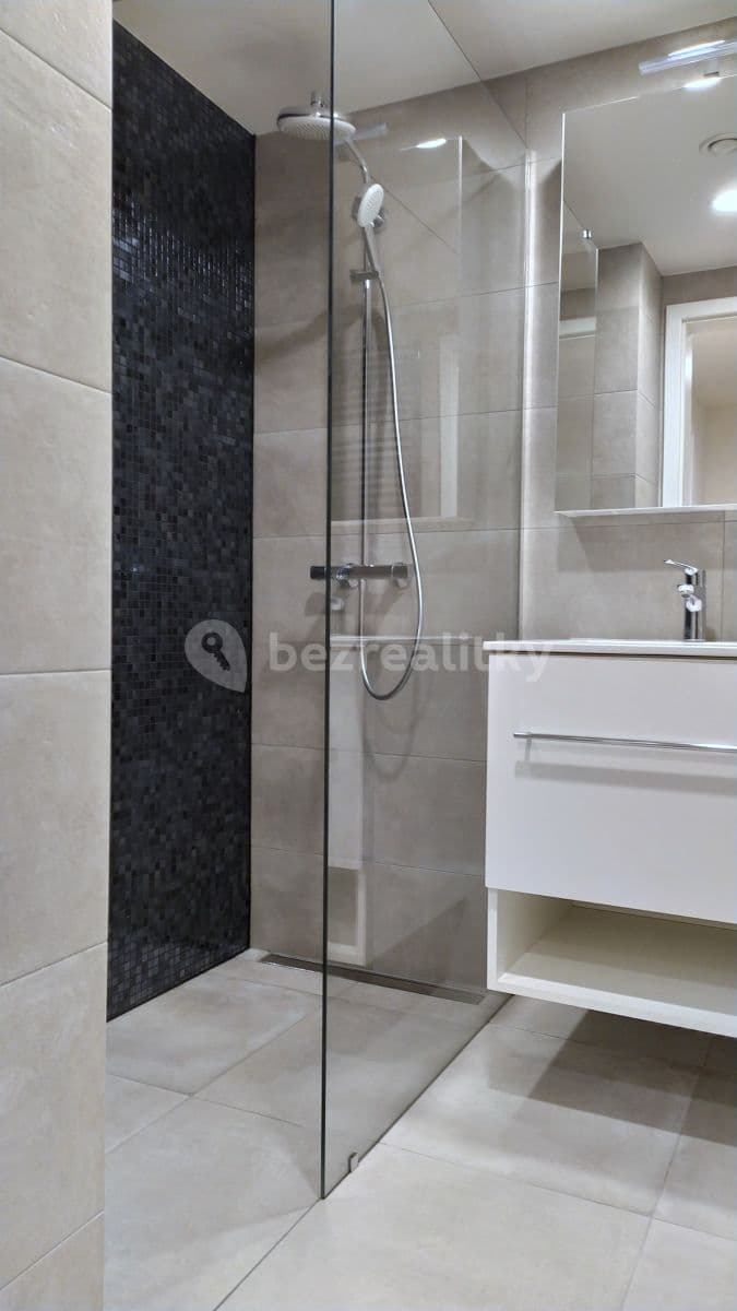 Studio flat to rent, 31 m², Mukařovského, Prague, Prague Studio flat to rent, 31 m², Mukařovského, Prague, Prague