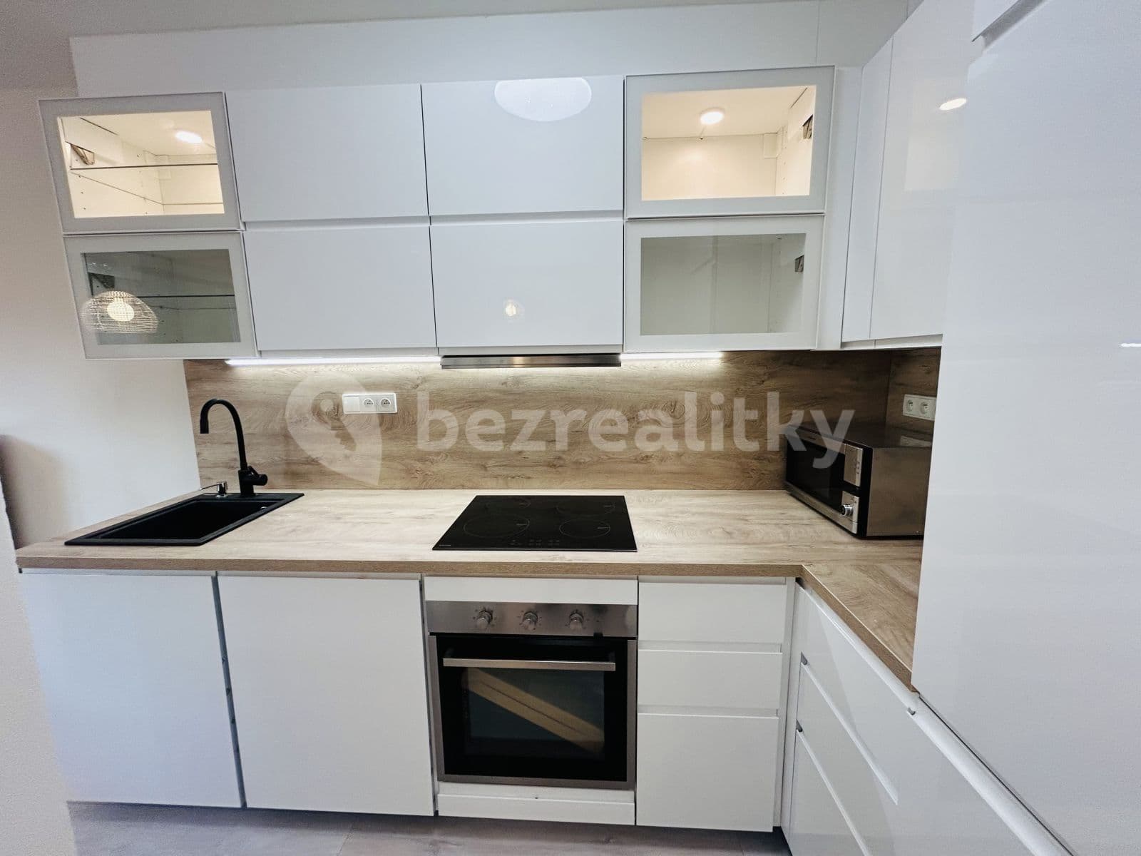 2 bedroom with open-plan kitchen flat to rent, 68 m², Prosluněná, Prague, Prague 2 bedroom with open-plan kitchen flat to rent, 68 m², Prosluněná, Prague, Prague