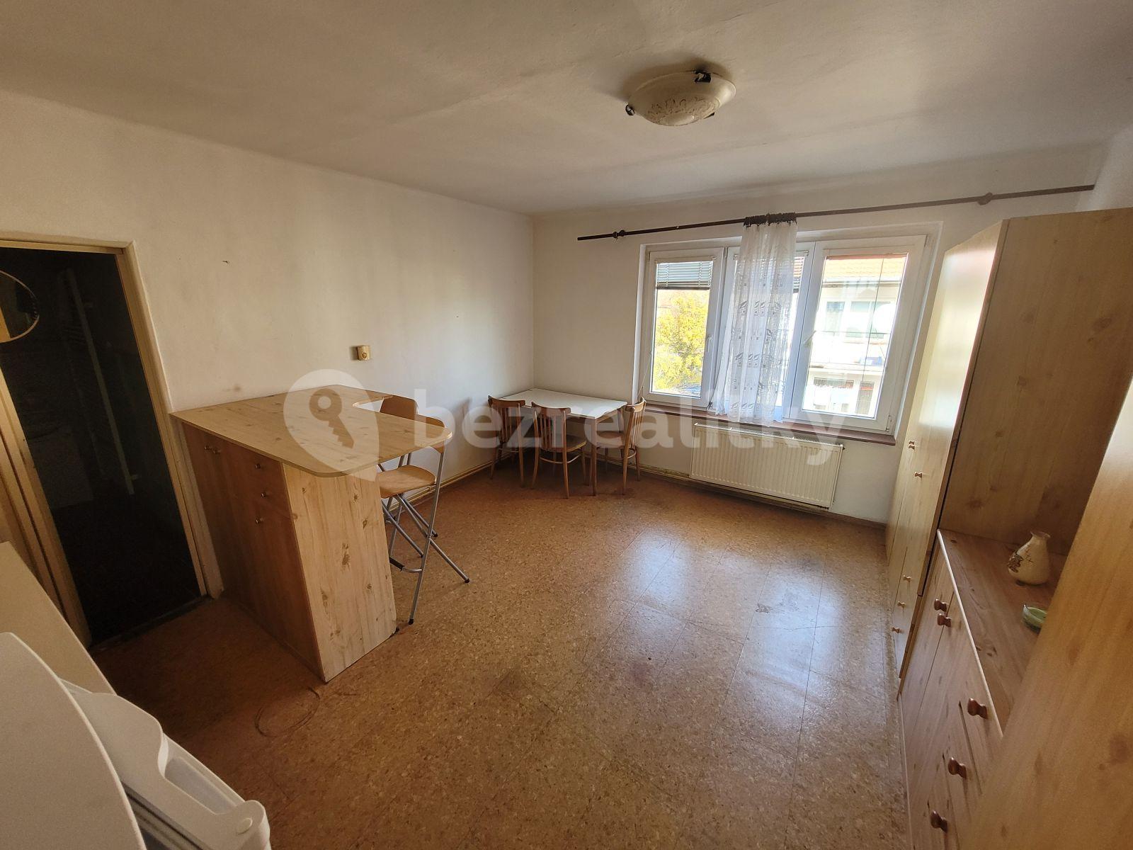 Studio flat to rent, 25 m², Jana Bašty, Liteň, Středočeský Region