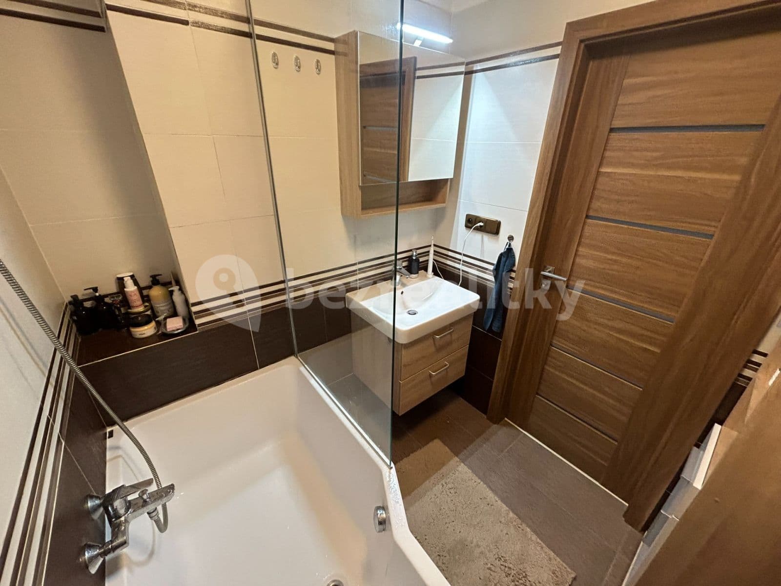 2 bedroom with open-plan kitchen flat to rent, 69 m², Bítovská, Prague, Prague 2 bedroom with open-plan kitchen flat to rent, 69 m², Bítovská, Prague, Prague