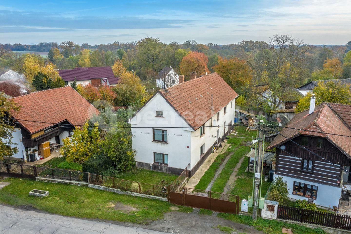 house for sale, 180 m², Chorušice, Středočeský Region