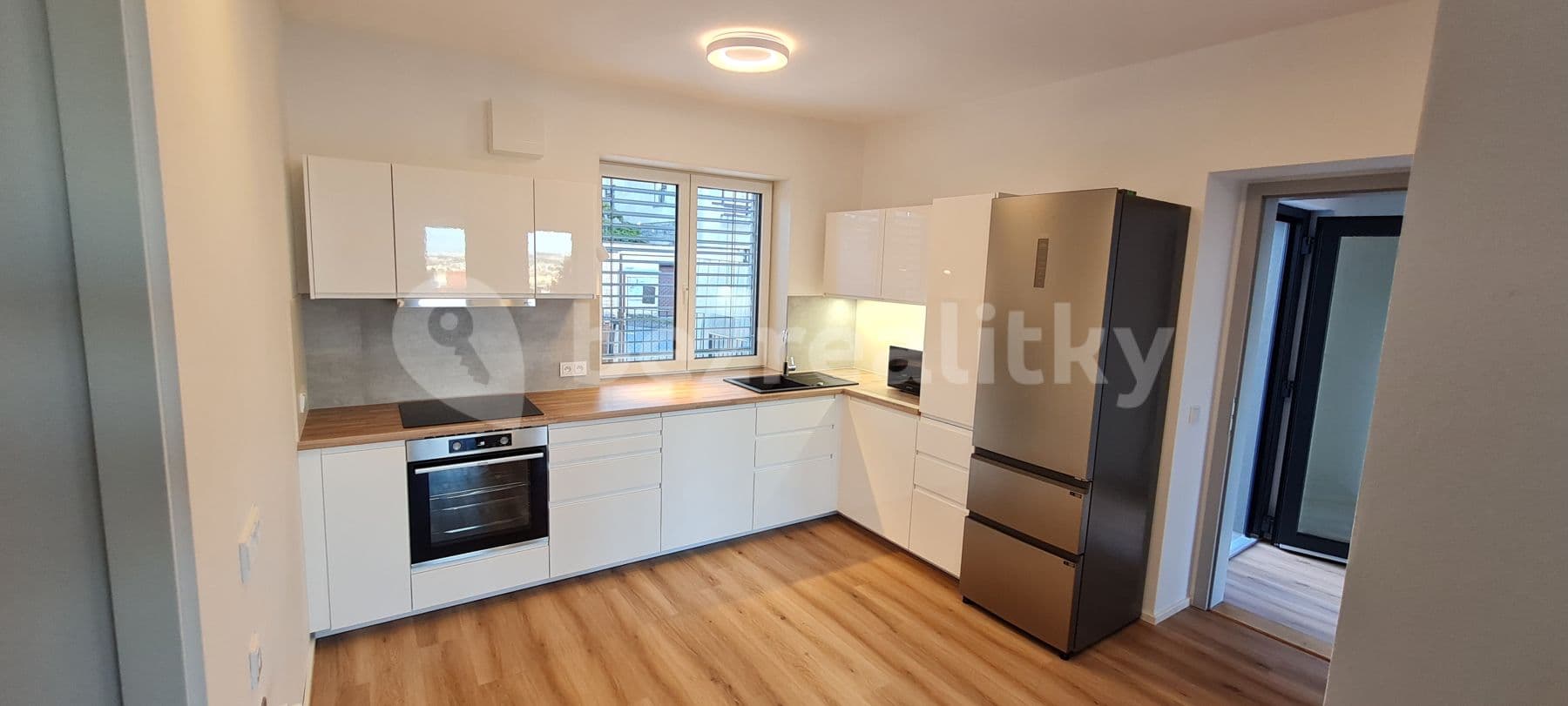 2 bedroom with open-plan kitchen flat to rent, 73 m², Pod Kesnerkou, Prague, Prague 2 bedroom with open-plan kitchen flat to rent, 73 m², Pod Kesnerkou, Prague, Prague