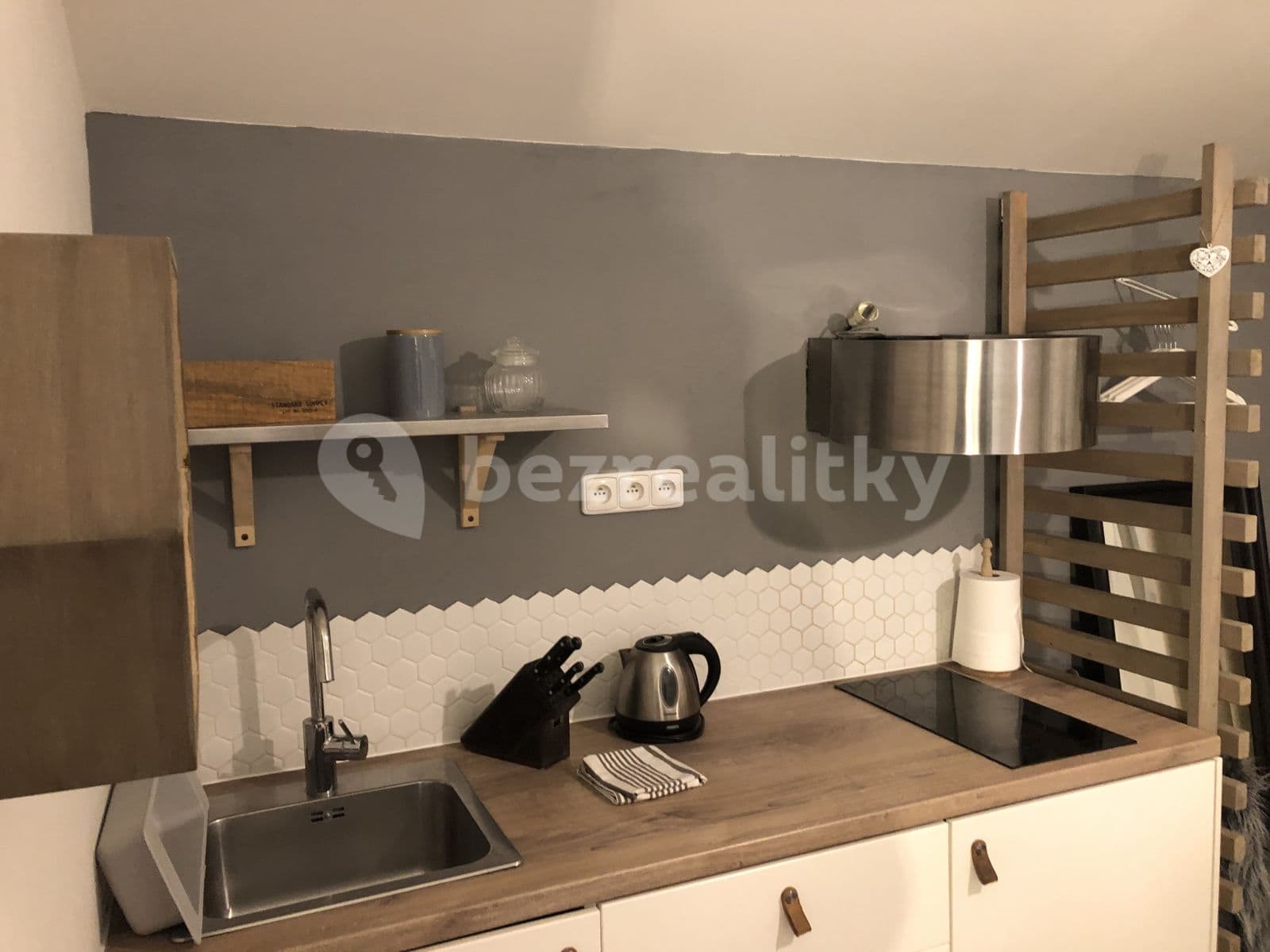 Studio flat to rent, 16 m², Umělecká, Prague, Prague Studio flat to rent, 16 m², Umělecká, Prague, Prague
