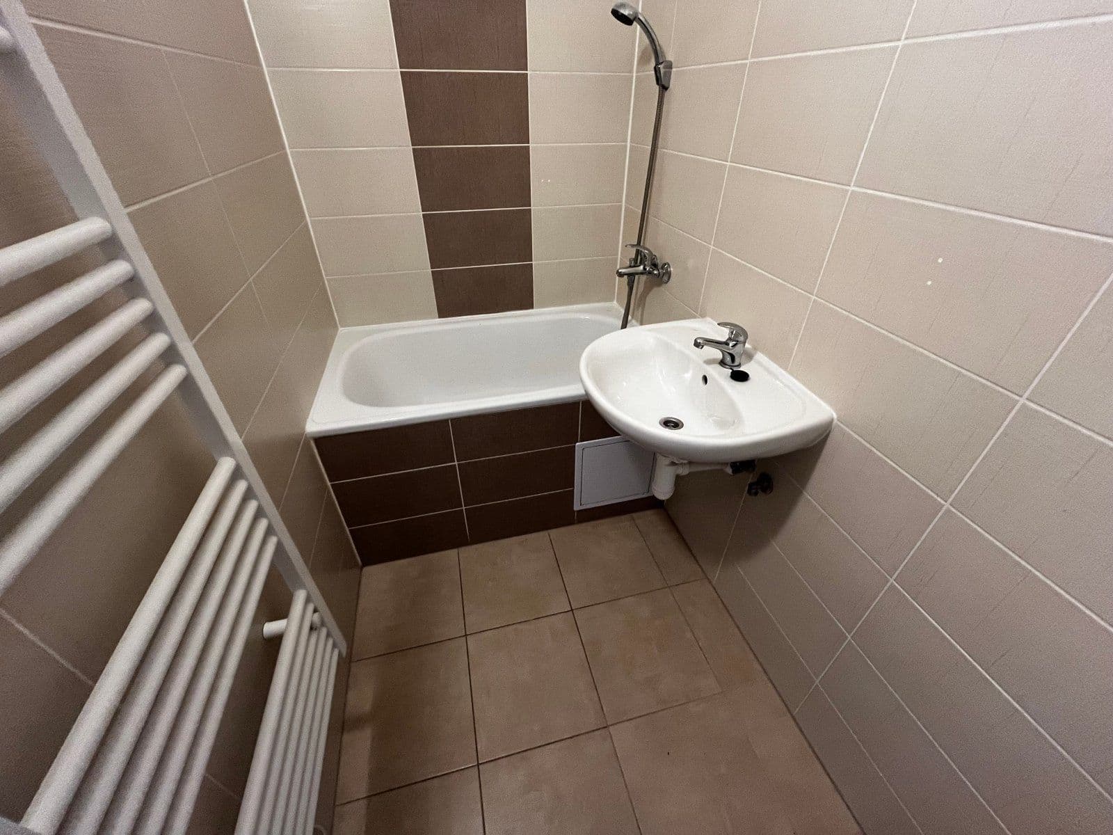 1 bedroom with open-plan kitchen flat to rent, 47 m², Masarykova třída, Orlová, Moravskoslezský Region 1 bedroom with open-plan kitchen flat to rent, 47 m², Masarykova třída, Orlová, Moravskoslezský Region