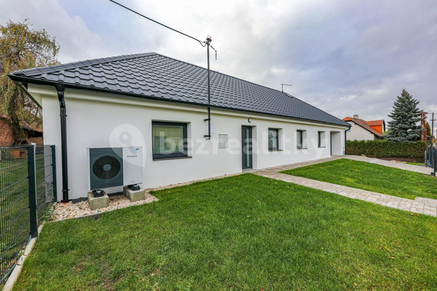 house for sale, 117 m², Velký Chlumec, Středočeský Region