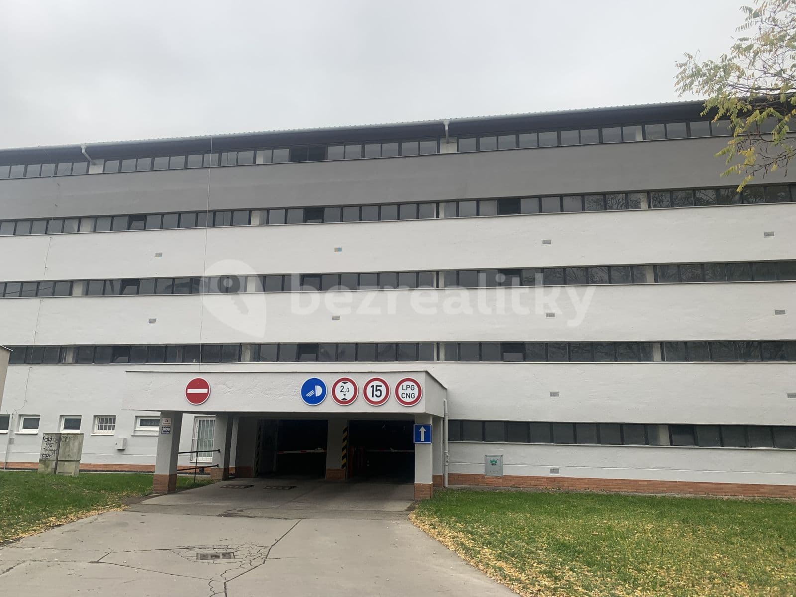 garage to rent, 16 m², Voroněžská, Brno, Jihomoravský Region garage to rent, 16 m², Voroněžská, Brno, Jihomoravský Region