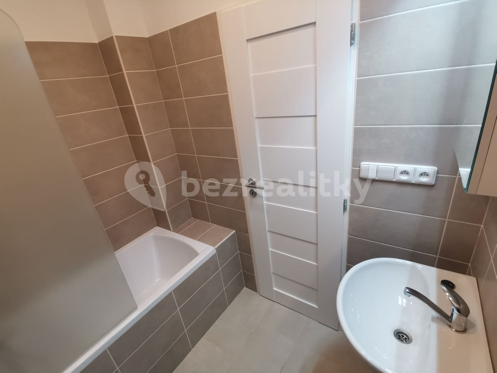 2 bedroom flat to rent, 58 m², Na Míčánkách, Prague, Prague 2 bedroom flat to rent, 58 m², Na Míčánkách, Prague, Prague