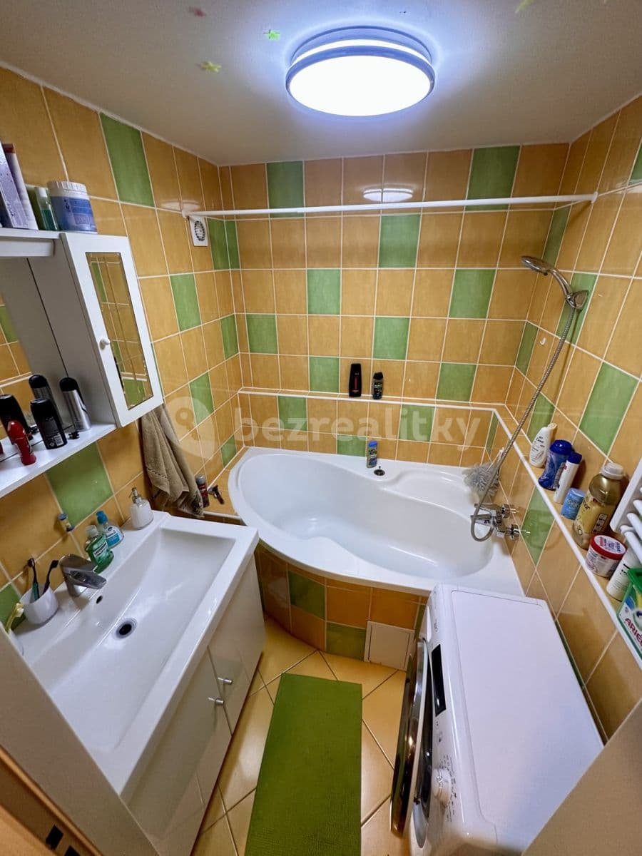 3 bedroom flat to rent, 74 m², Mádrova, Prague, Prague 3 bedroom flat to rent, 74 m², Mádrova, Prague, Prague