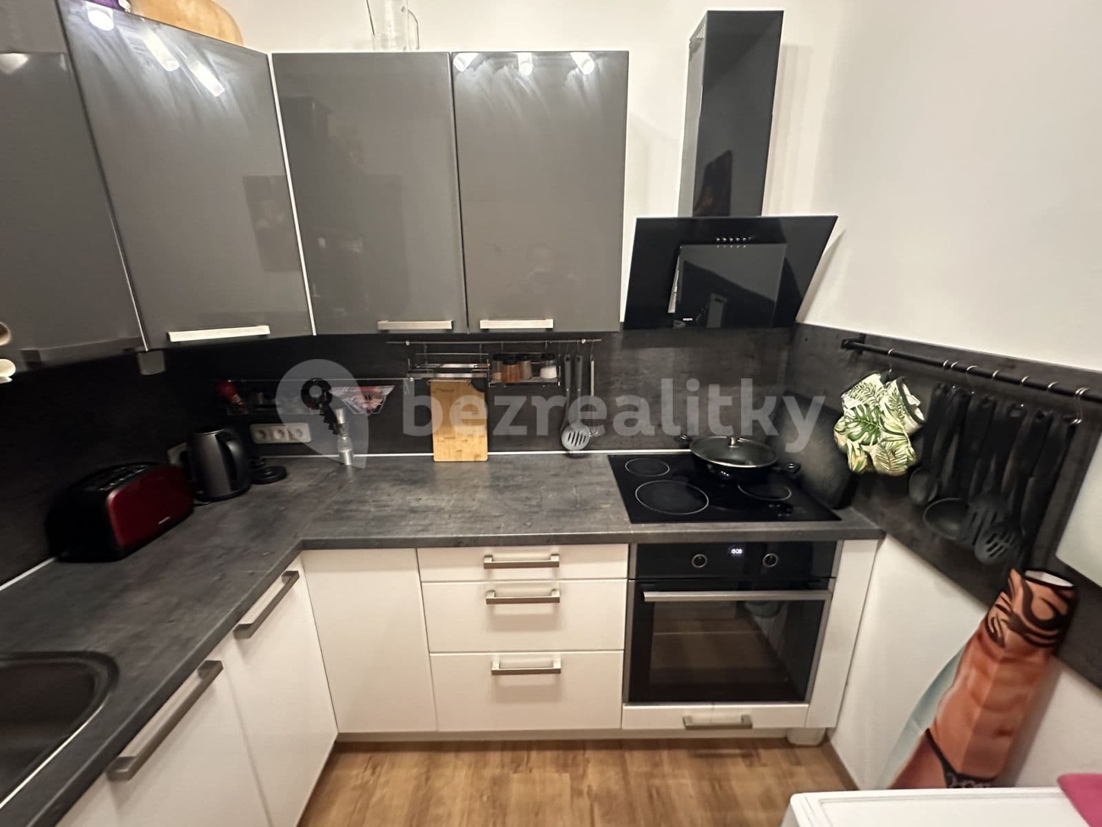 3 bedroom flat to rent, 74 m², Mádrova, Prague, Prague 3 bedroom flat to rent, 74 m², Mádrova, Prague, Prague