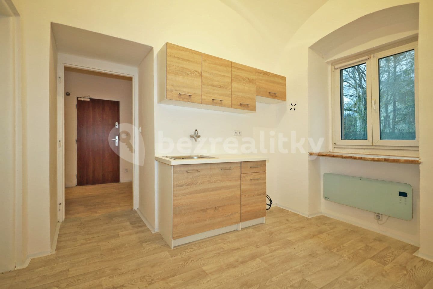 2 bedroom flat for sale, 46 m², Libušina, Karlovy Vary, Karlovarský Region