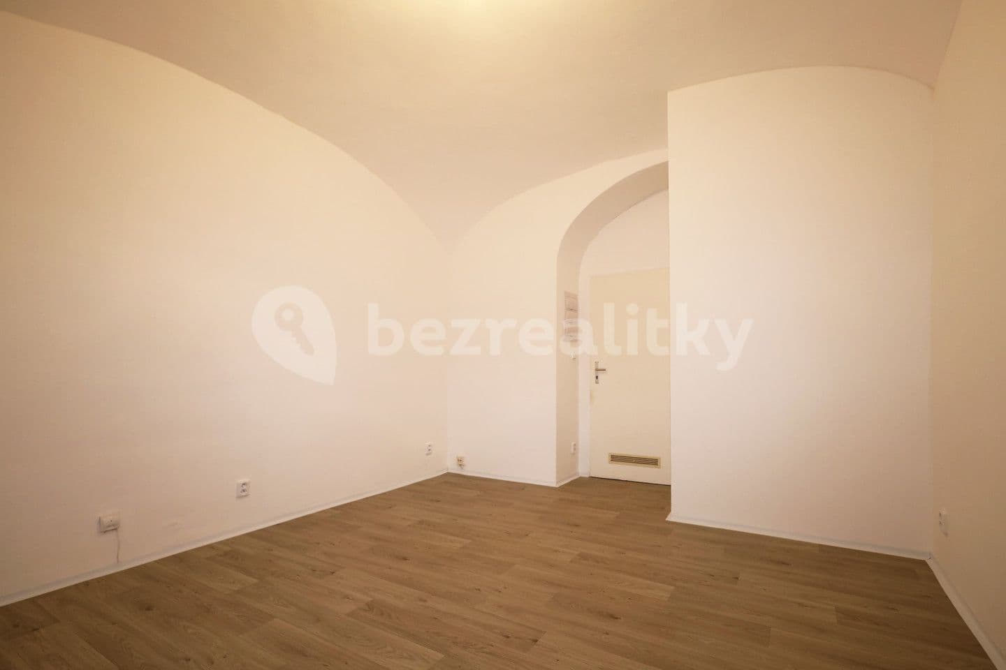 2 bedroom flat for sale, 46 m², Libušina, Karlovy Vary, Karlovarský Region