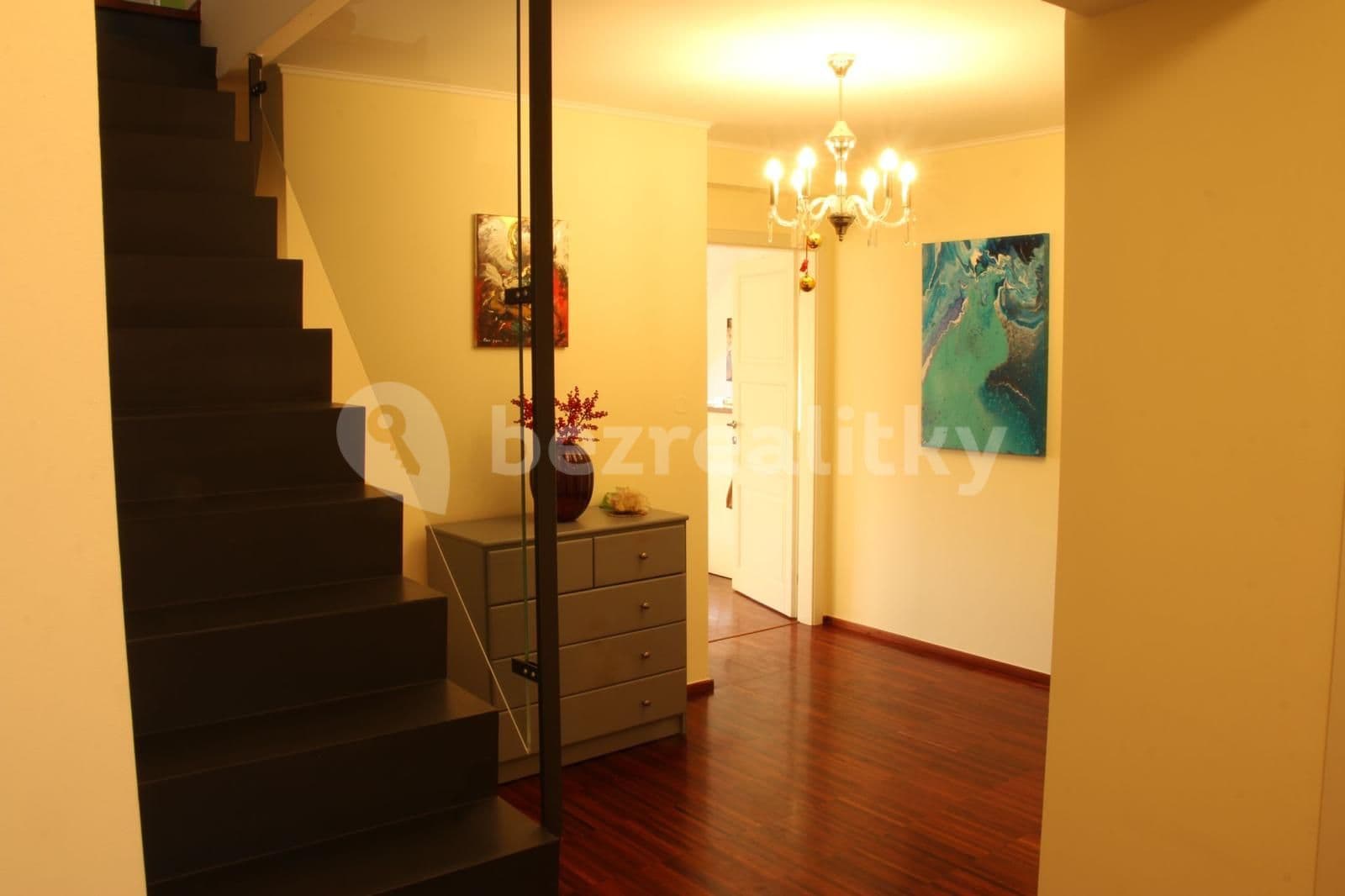 3 bedroom with open-plan kitchen flat to rent, 120 m², Eliášova, Prague, Prague 3 bedroom with open-plan kitchen flat to rent, 120 m², Eliášova, Prague, Prague