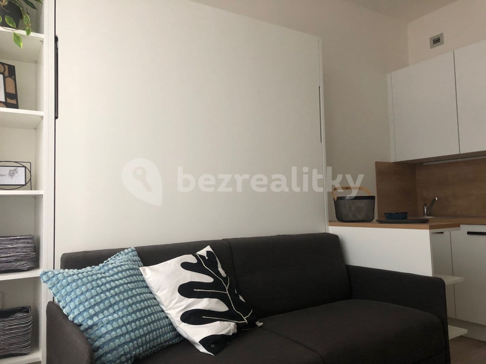 Studio flat to rent, 22 m², Mozartova, Prague, Prague Studio flat to rent, 22 m², Mozartova, Prague, Prague