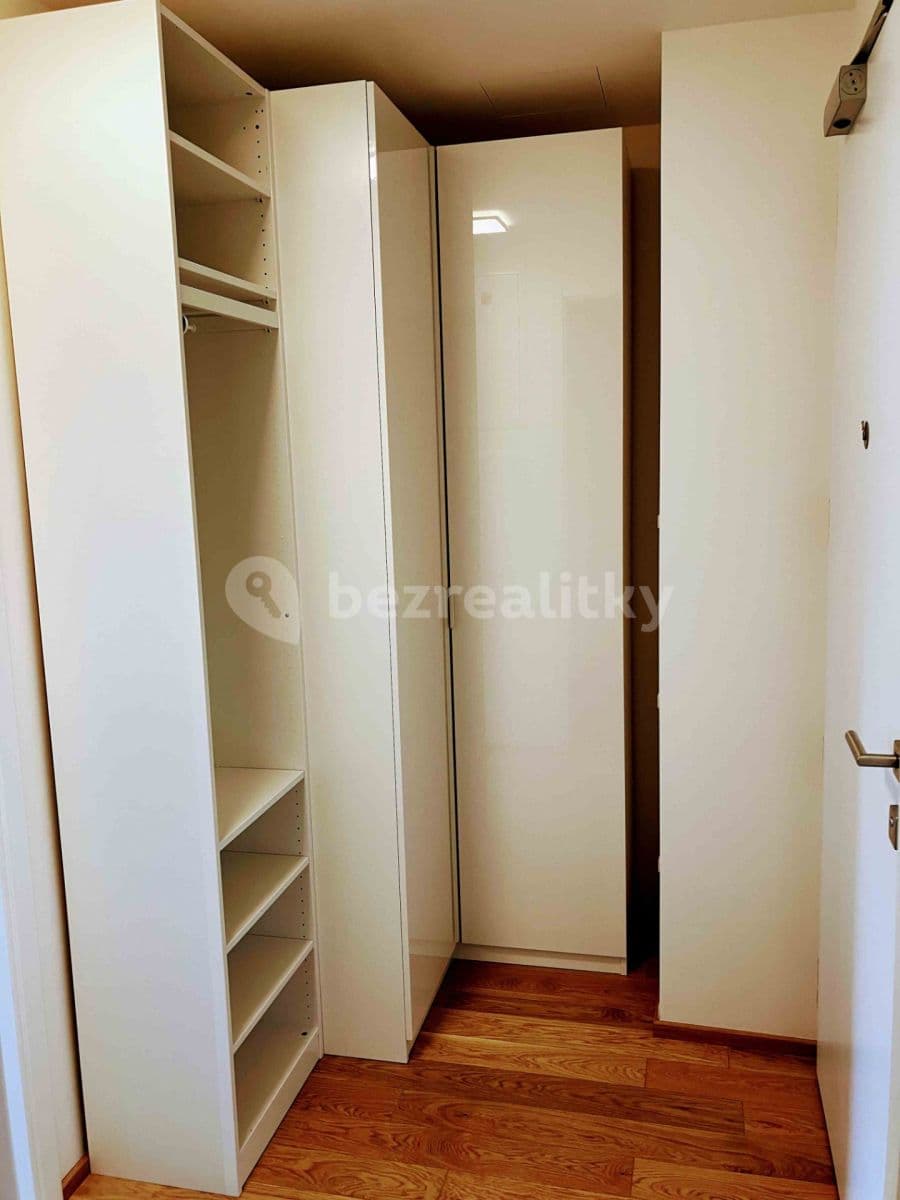 Studio flat to rent, 35 m², Jankovcova, Prague, Prague Studio flat to rent, 35 m², Jankovcova, Prague, Prague
