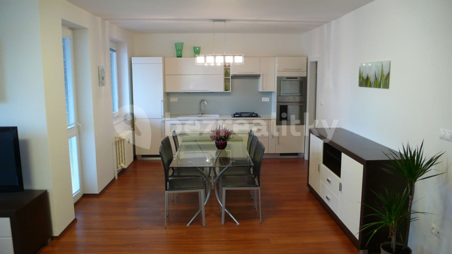 4 bedroom flat to rent, 110 m², Martinengova, Bratislava - mestská časť Staré Mesto, Bratislavský Region 4 bedroom flat to rent, 110 m², Martinengova, Bratislava - mestská časť Staré Mesto, Bratislavský Region