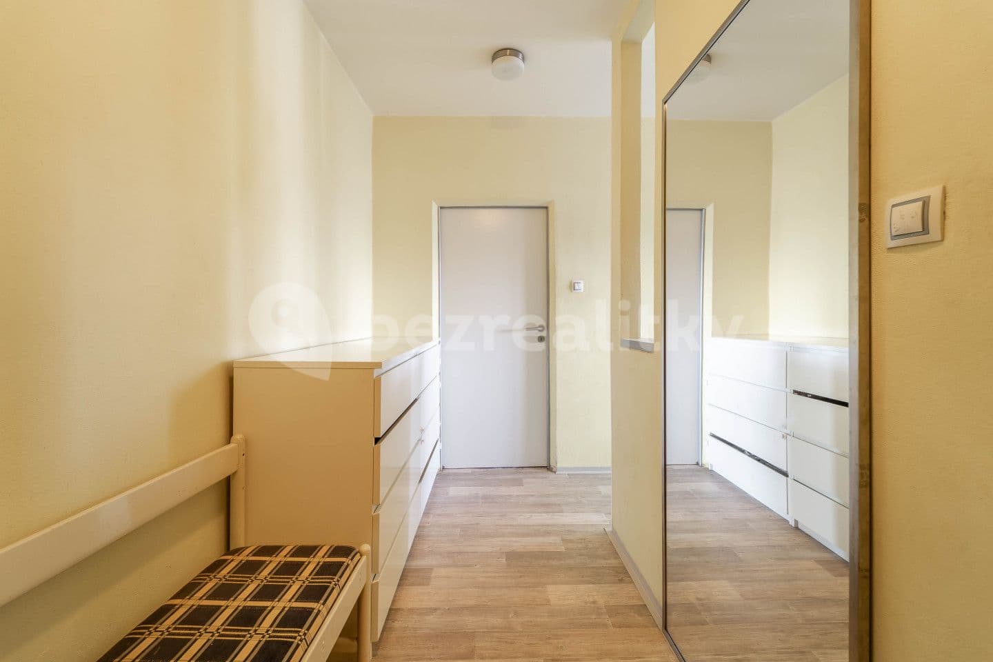 2 bedroom flat for sale, 55 m², Zárubova, Prague, Prague
