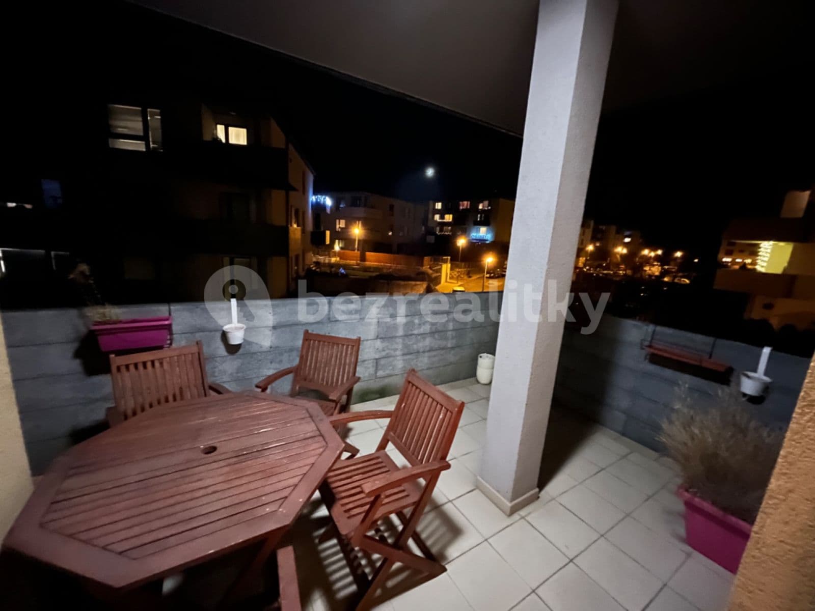 1 bedroom with open-plan kitchen flat to rent, 58 m², Lipovská, Prague, Prague 1 bedroom with open-plan kitchen flat to rent, 58 m², Lipovská, Prague, Prague