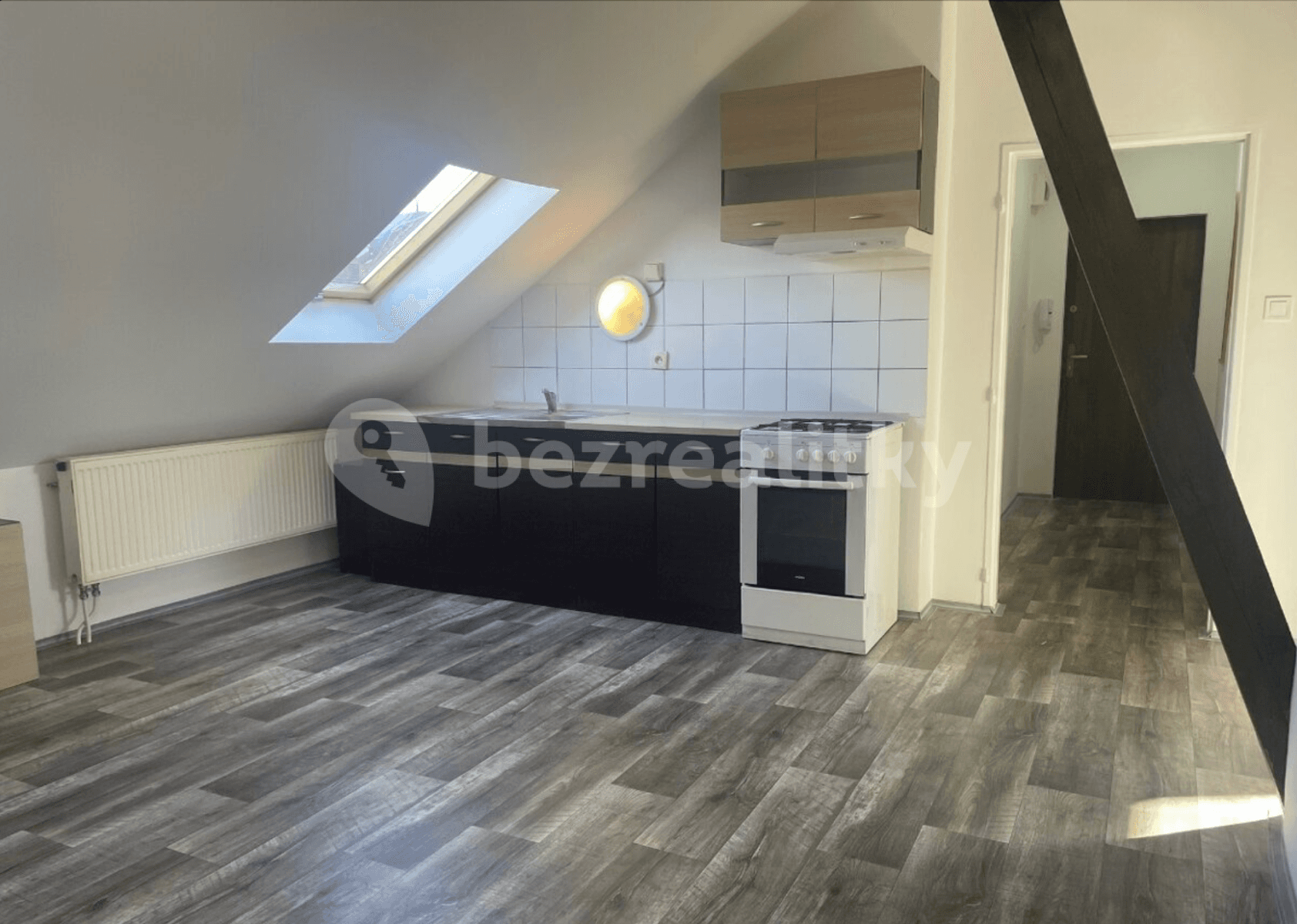 2 bedroom with open-plan kitchen flat to rent, 70 m², Školní, Chomutov, Ústecký Region