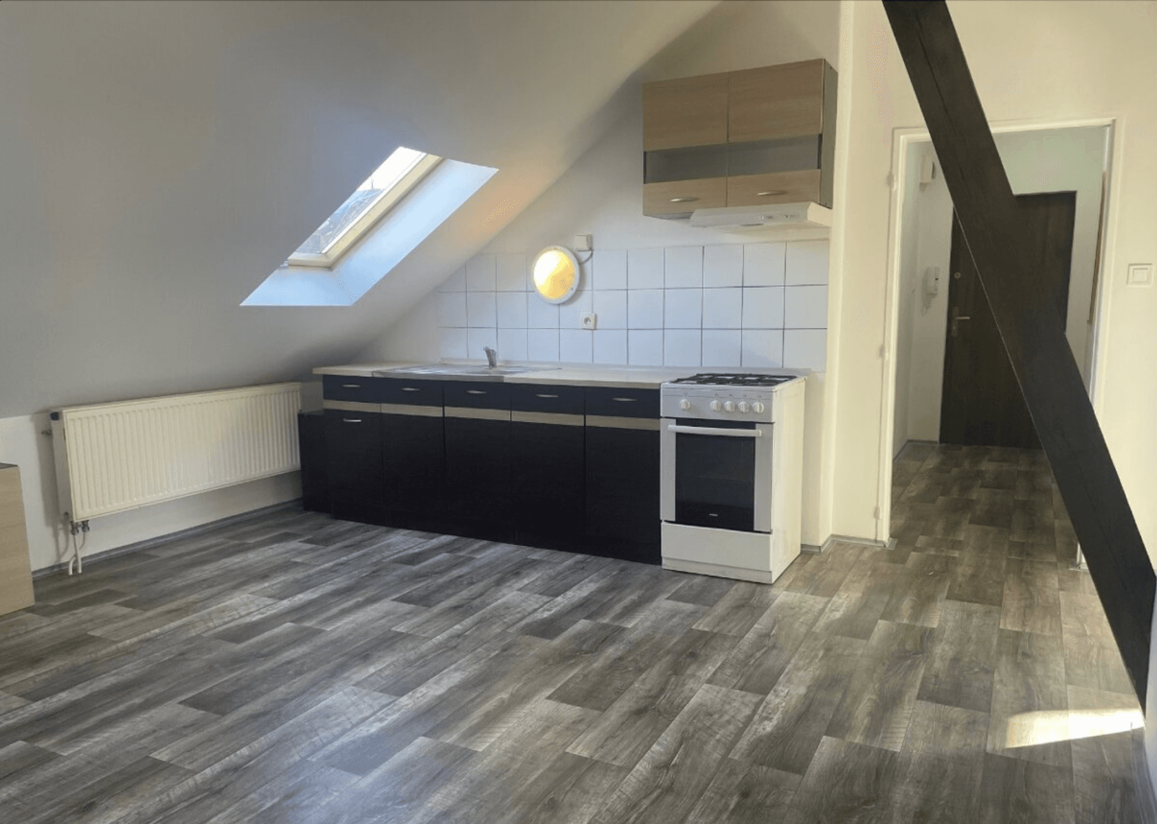 2 bedroom with open-plan kitchen flat to rent, 70 m², Školní, Chomutov, Ústecký Region 2 bedroom with open-plan kitchen flat to rent, 70 m², Školní, Chomutov, Ústecký Region