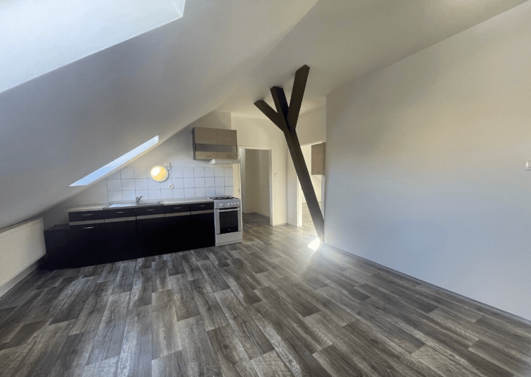 2 bedroom with open-plan kitchen flat to rent, 70 m², Školní, Chomutov, Ústecký Region 2 bedroom with open-plan kitchen flat to rent, 70 m², Školní, Chomutov, Ústecký Region