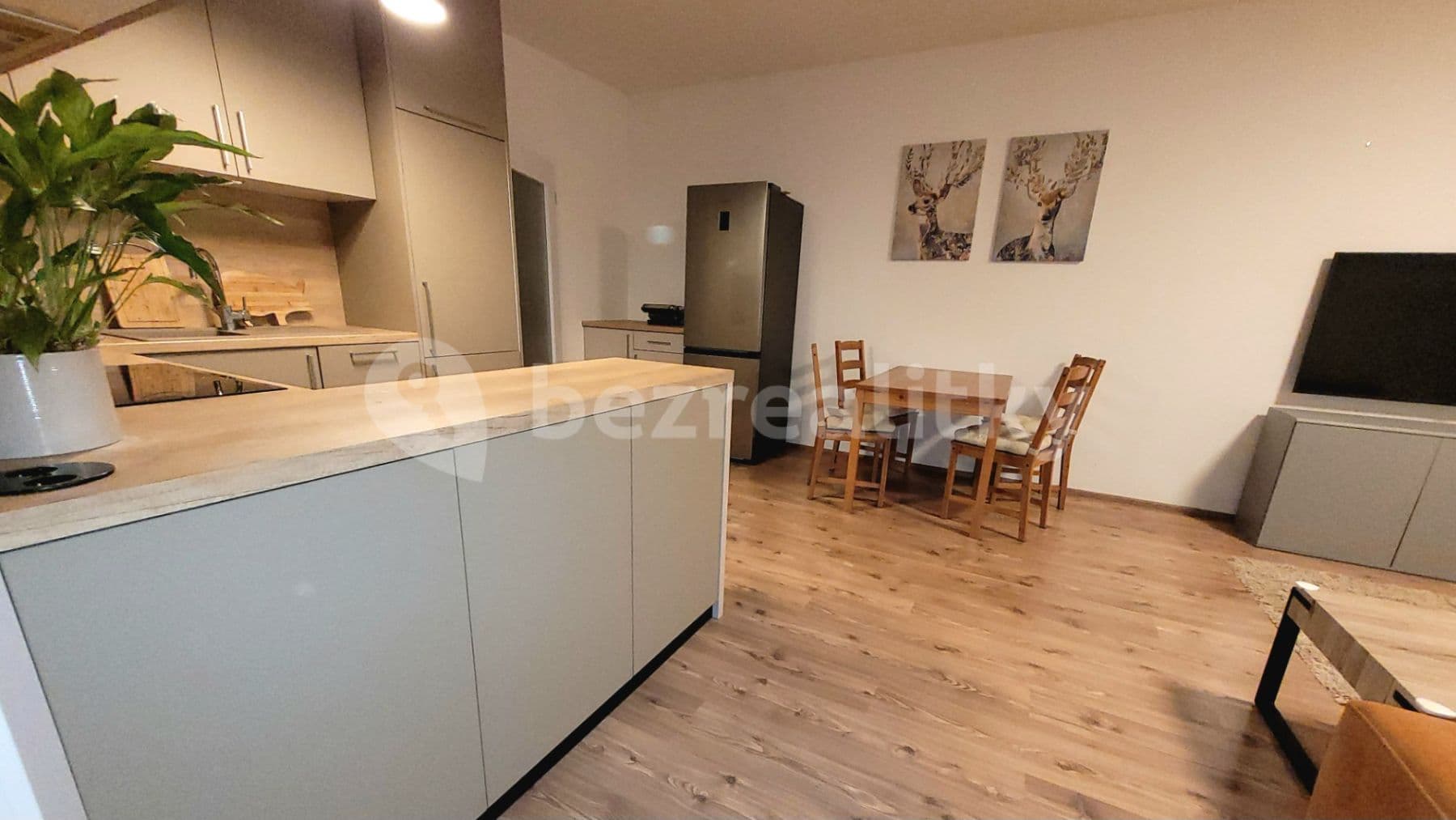 2 bedroom with open-plan kitchen flat to rent, 81 m², T. G. Masaryka, Horoměřice, Středočeský Region 2 bedroom with open-plan kitchen flat to rent, 81 m², T. G. Masaryka, Horoměřice, Středočeský Region