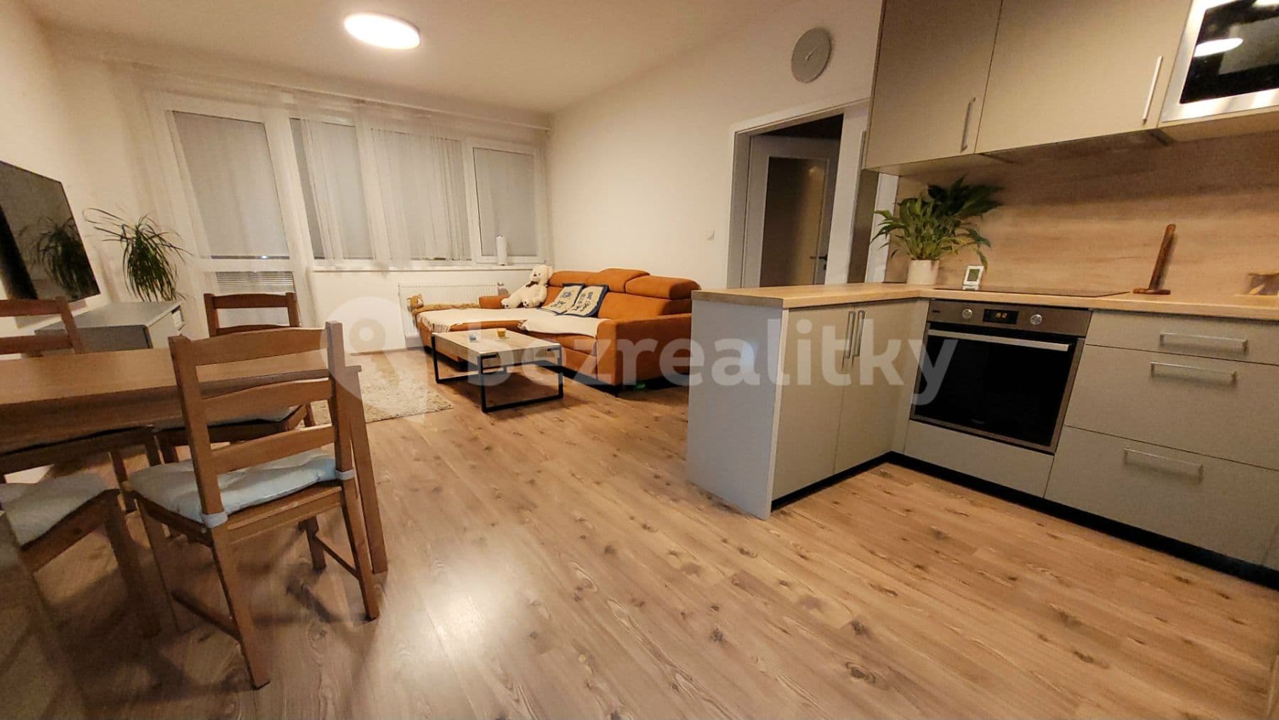 2 bedroom with open-plan kitchen flat to rent, 81 m², T. G. Masaryka, Horoměřice, Středočeský Region 2 bedroom with open-plan kitchen flat to rent, 81 m², T. G. Masaryka, Horoměřice, Středočeský Region
