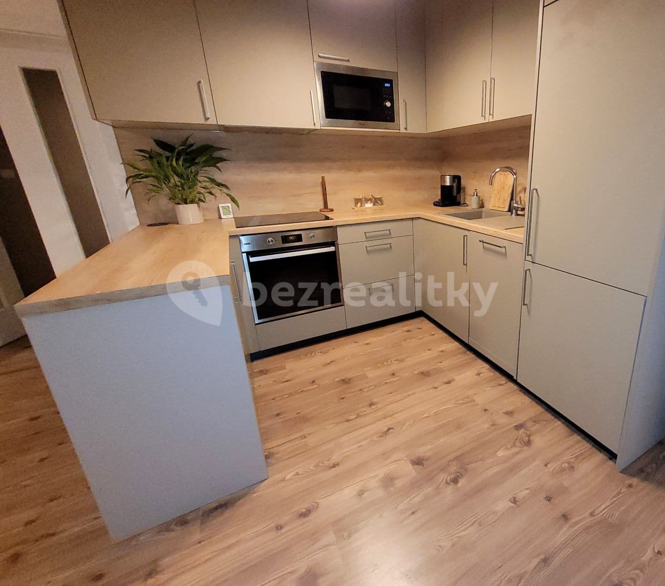 2 bedroom with open-plan kitchen flat to rent, 81 m², T. G. Masaryka, Horoměřice, Středočeský Region 2 bedroom with open-plan kitchen flat to rent, 81 m², T. G. Masaryka, Horoměřice, Středočeský Region