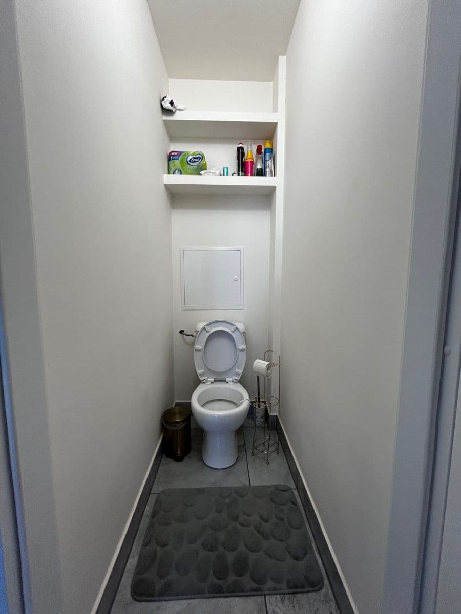 2 bedroom with open-plan kitchen flat to rent, 68 m², V Bažantnici, Kladno, Středočeský Region 2 bedroom with open-plan kitchen flat to rent, 68 m², V Bažantnici, Kladno, Středočeský Region