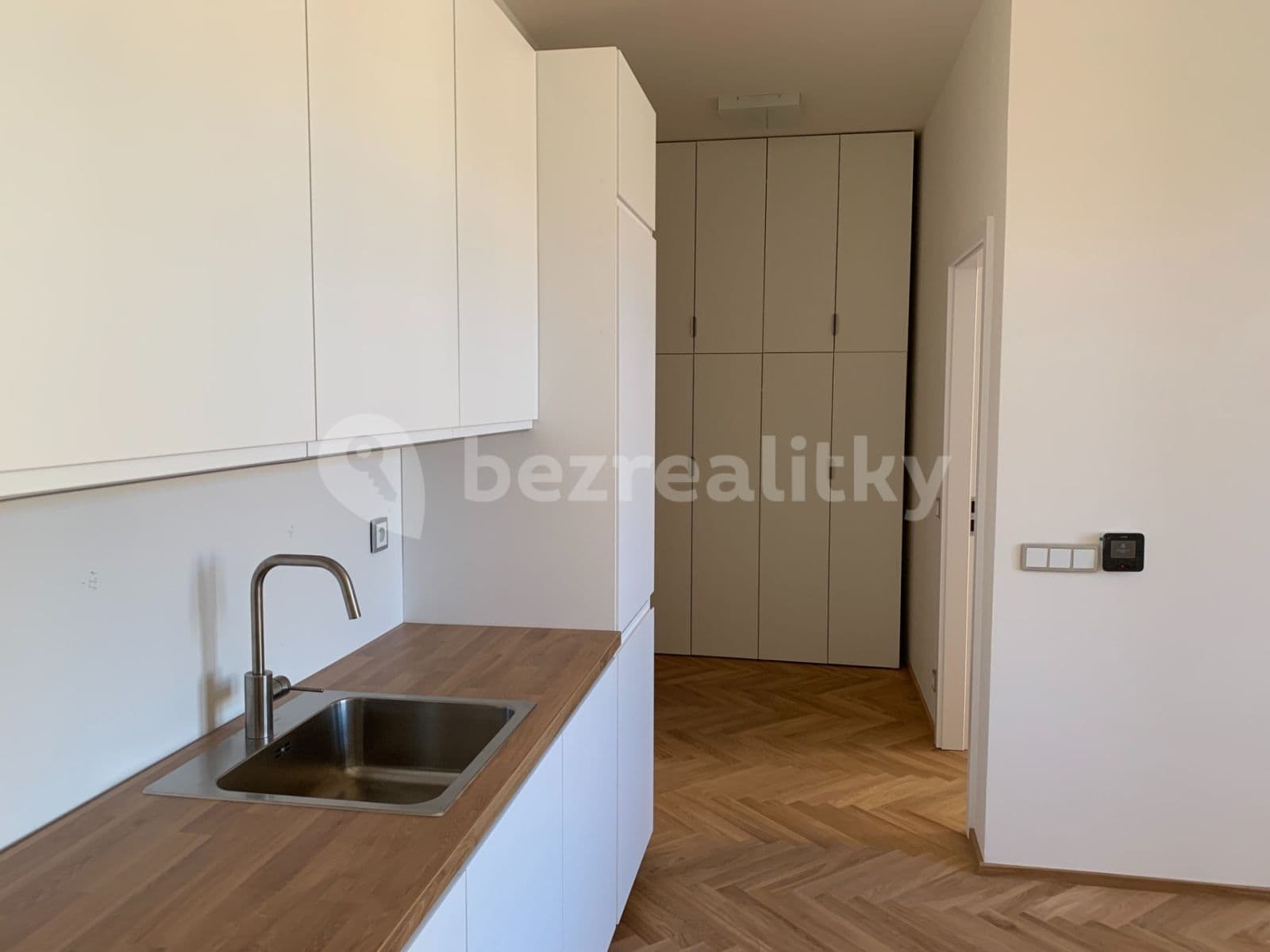 1 bedroom with open-plan kitchen flat to rent, 48 m², Na Poříčním právu, Prague, Prague 1 bedroom with open-plan kitchen flat to rent, 48 m², Na Poříčním právu, Prague, Prague