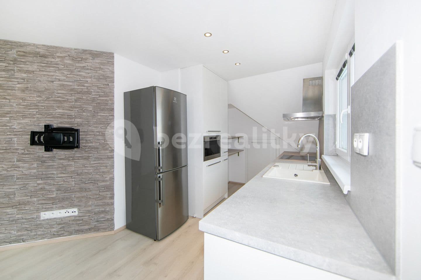 1 bedroom with open-plan kitchen flat for sale, 67 m², Plzeňská, Zruč-Senec, Plzeňský Region