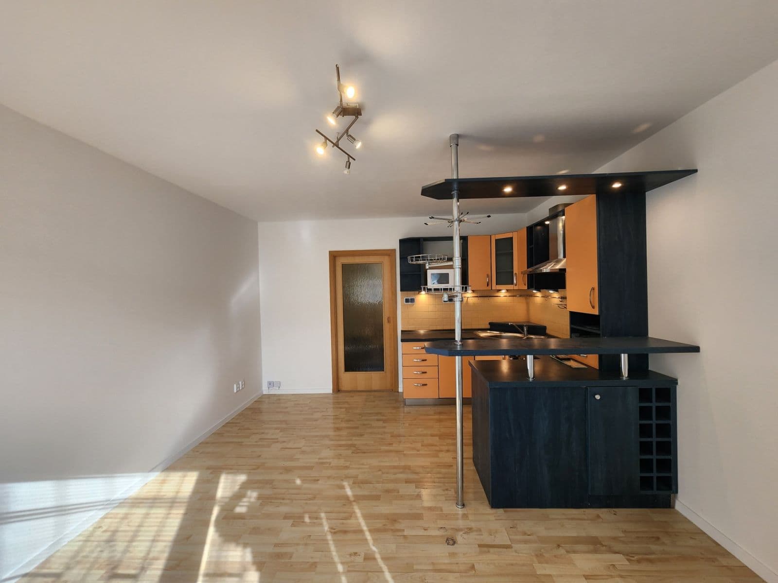 Studio flat to rent, 32 m², Neapolská, Prague, Prague Studio flat to rent, 32 m², Neapolská, Prague, Prague