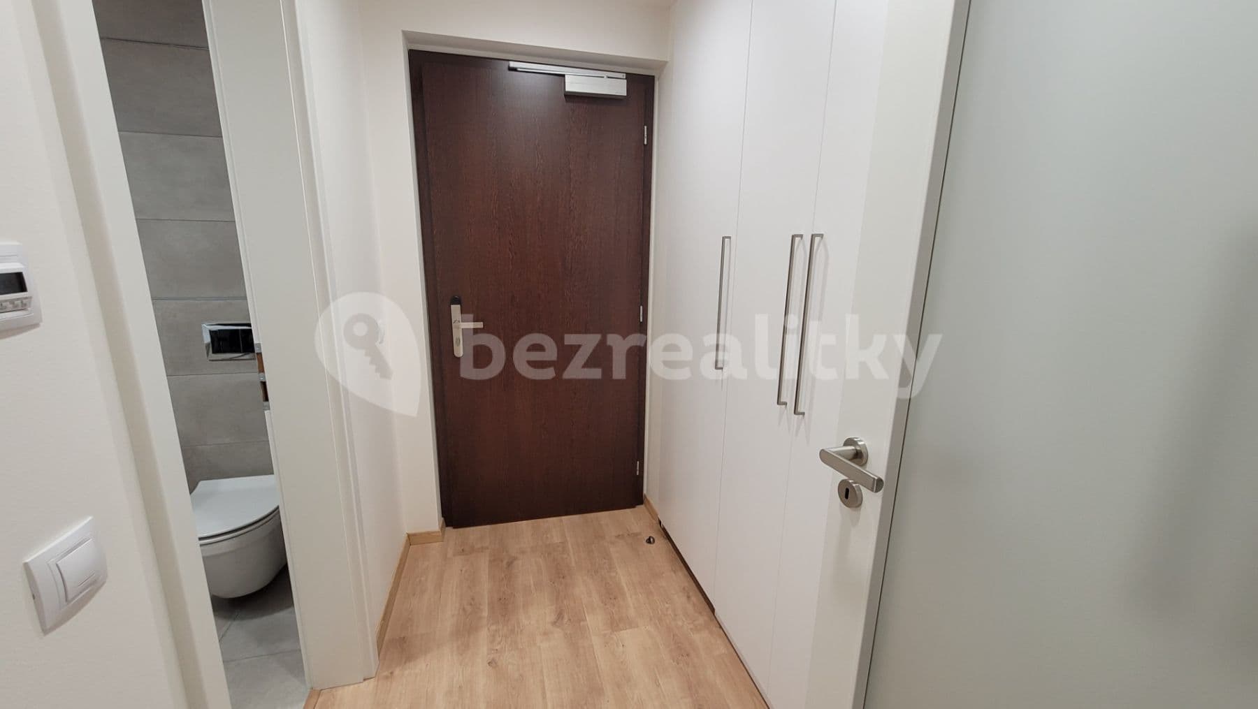 Studio flat to rent, 27 m², Mukařovského, Prague, Prague Studio flat to rent, 27 m², Mukařovského, Prague, Prague