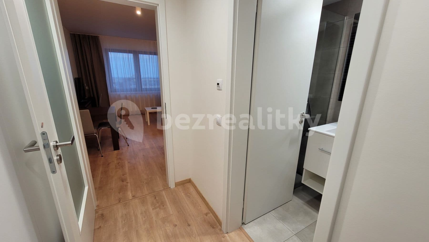 Studio flat to rent, 27 m², Mukařovského, Prague, Prague Studio flat to rent, 27 m², Mukařovského, Prague, Prague