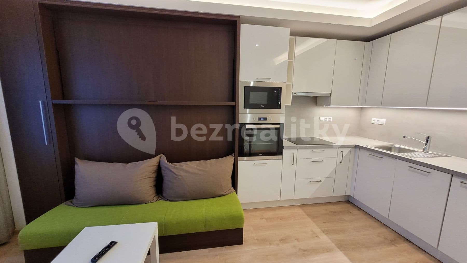 Studio flat to rent, 27 m², Mukařovského, Prague, Prague Studio flat to rent, 27 m², Mukařovského, Prague, Prague