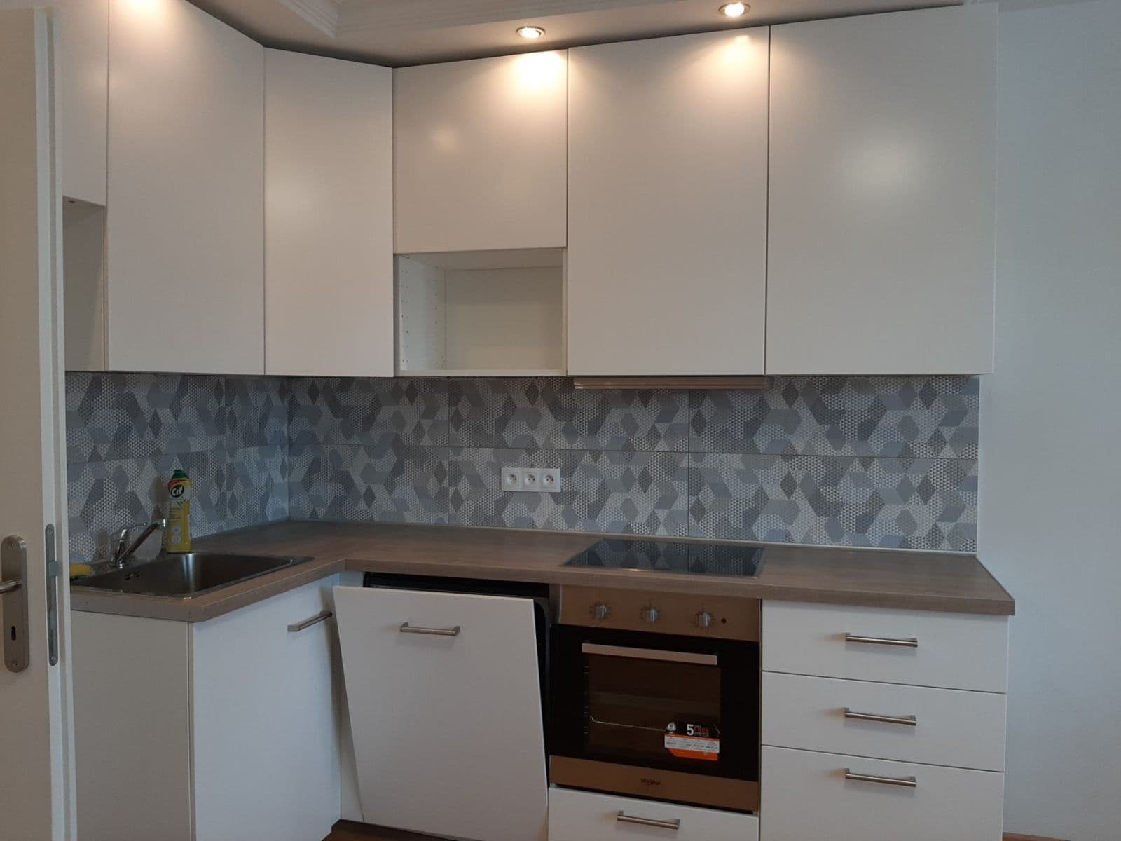 2 bedroom with open-plan kitchen flat to rent, 85 m², U Stojanu, Prague, Prague 2 bedroom with open-plan kitchen flat to rent, 85 m², U Stojanu, Prague, Prague