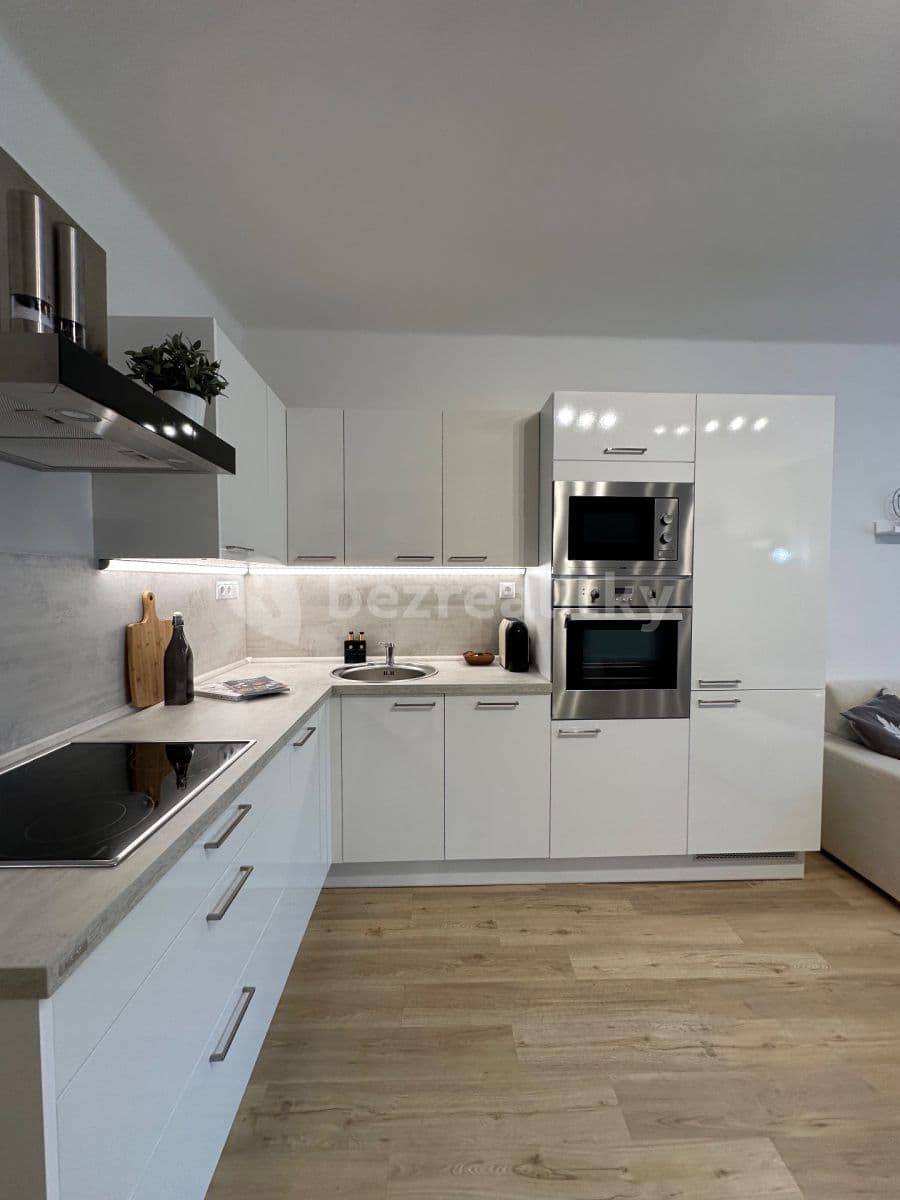 1 bedroom with open-plan kitchen flat to rent, 42 m², Legionářů, Příbram, Středočeský Region 1 bedroom with open-plan kitchen flat to rent, 42 m², Legionářů, Příbram, Středočeský Region