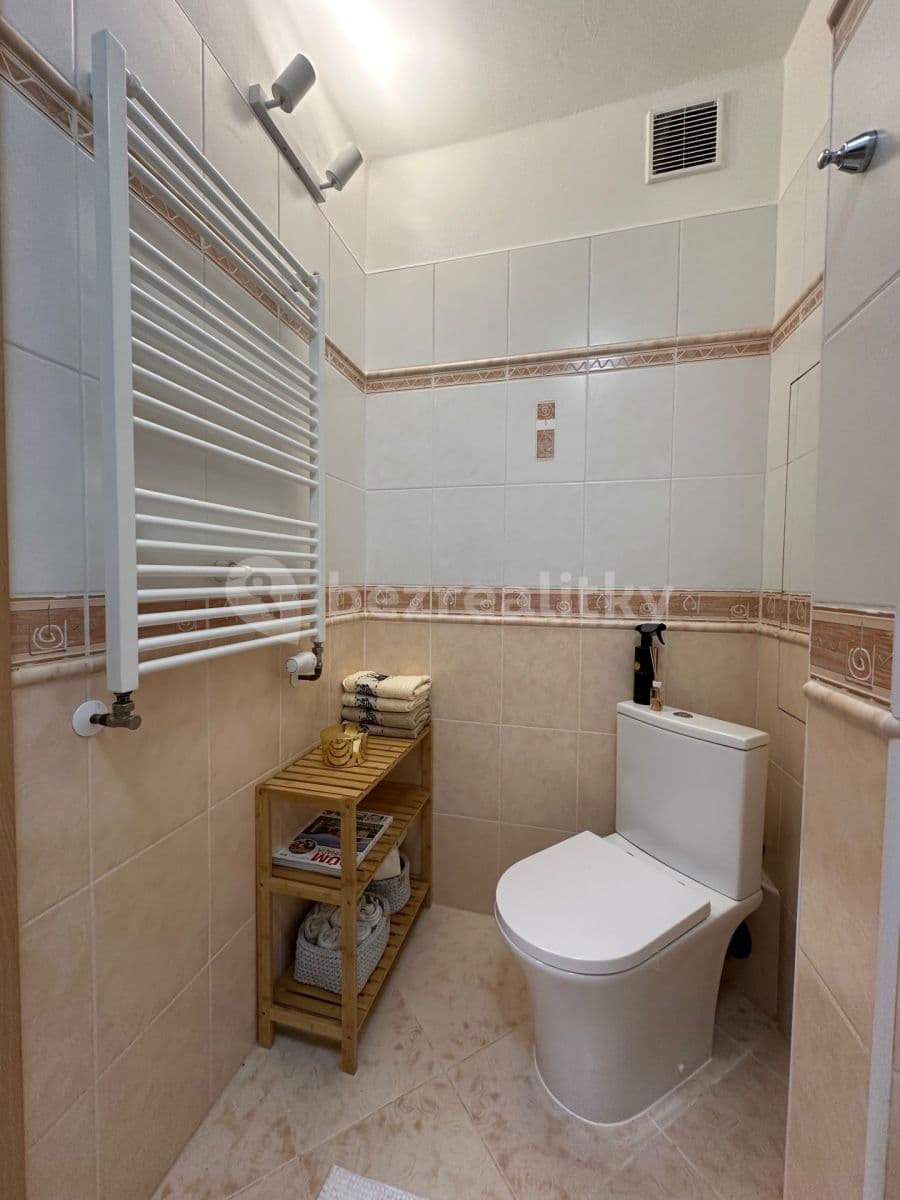 1 bedroom with open-plan kitchen flat to rent, 42 m², Legionářů, Příbram, Středočeský Region 1 bedroom with open-plan kitchen flat to rent, 42 m², Legionářů, Příbram, Středočeský Region