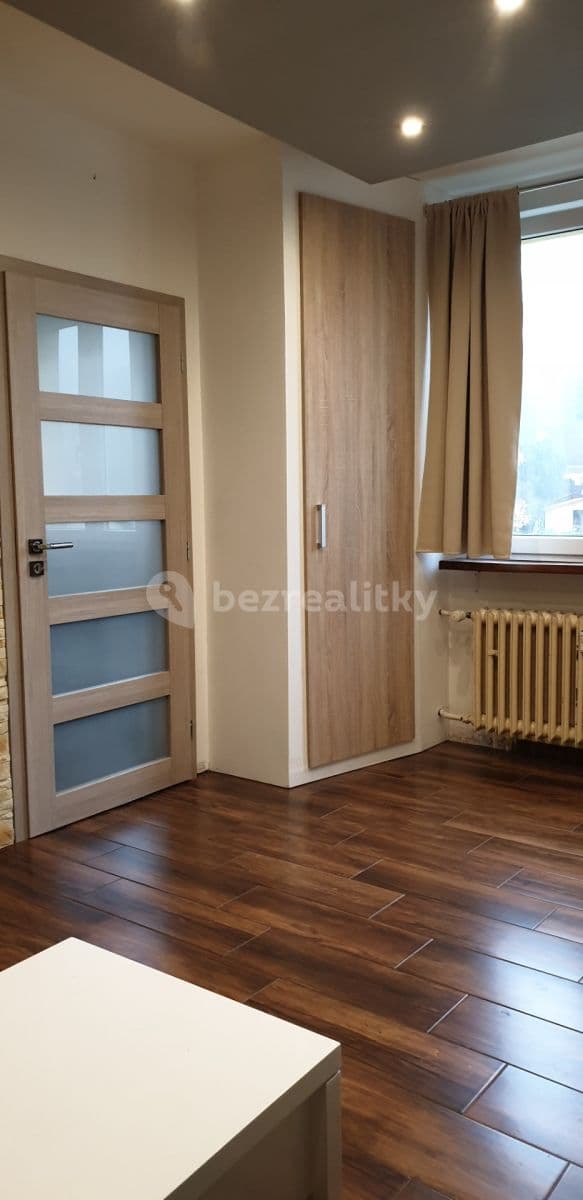 1 bedroom flat to rent, 37 m², Bratří Čapků, Ústí nad Labem, Ústecký Region 1 bedroom flat to rent, 37 m², Bratří Čapků, Ústí nad Labem, Ústecký Region