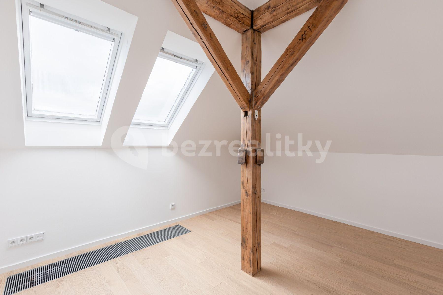 3 bedroom with open-plan kitchen flat to rent, 155 m², Terronská, Prague, Prague