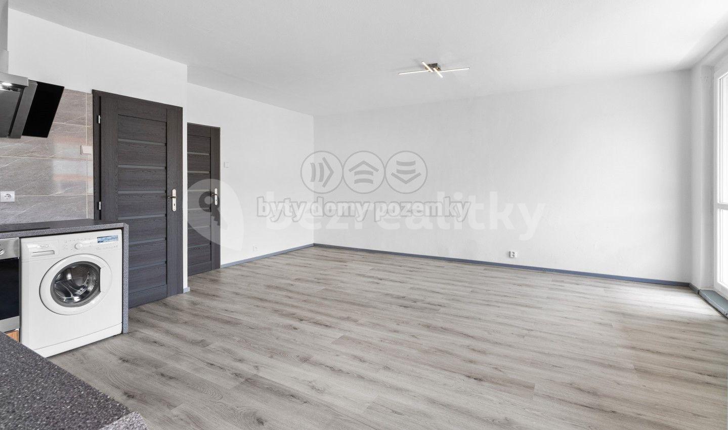 2 bedroom with open-plan kitchen flat for sale, 69 m², Dukelských hrdinů, Krupka, Ústecký Region