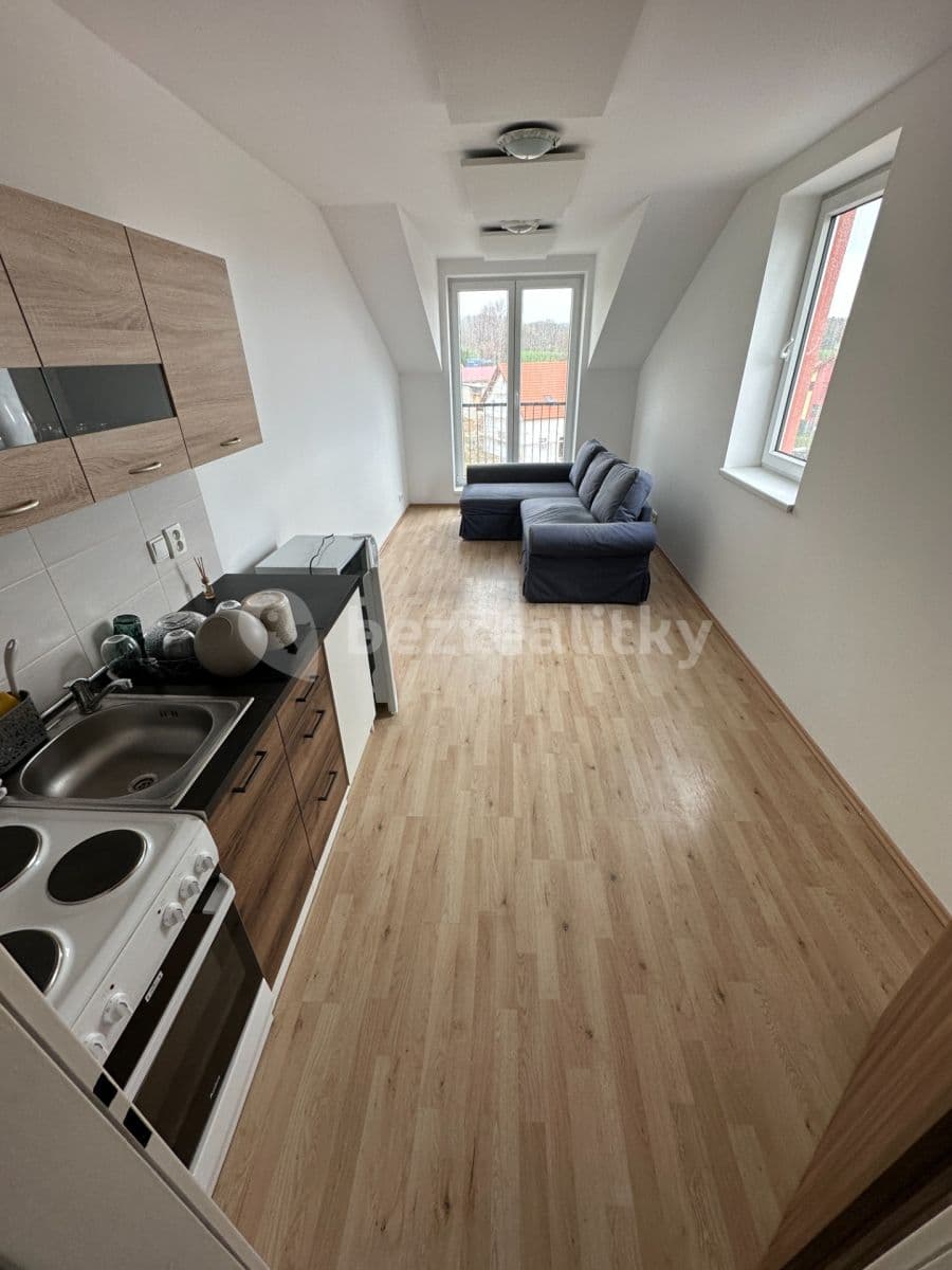 Studio flat to rent, 29 m², Škvorec, Středočeský Region Studio flat to rent, 29 m², Škvorec, Středočeský Region