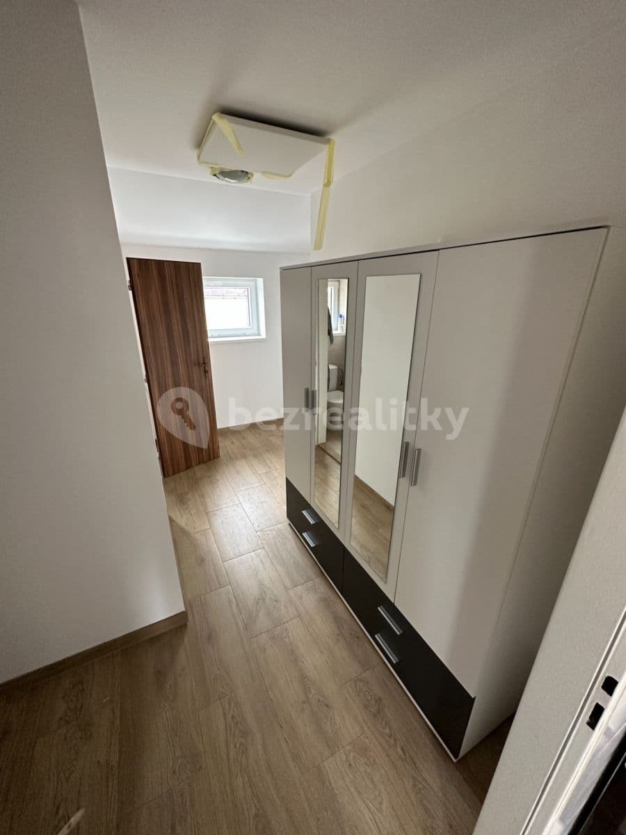 Studio flat to rent, 29 m², Škvorec, Středočeský Region Studio flat to rent, 29 m², Škvorec, Středočeský Region