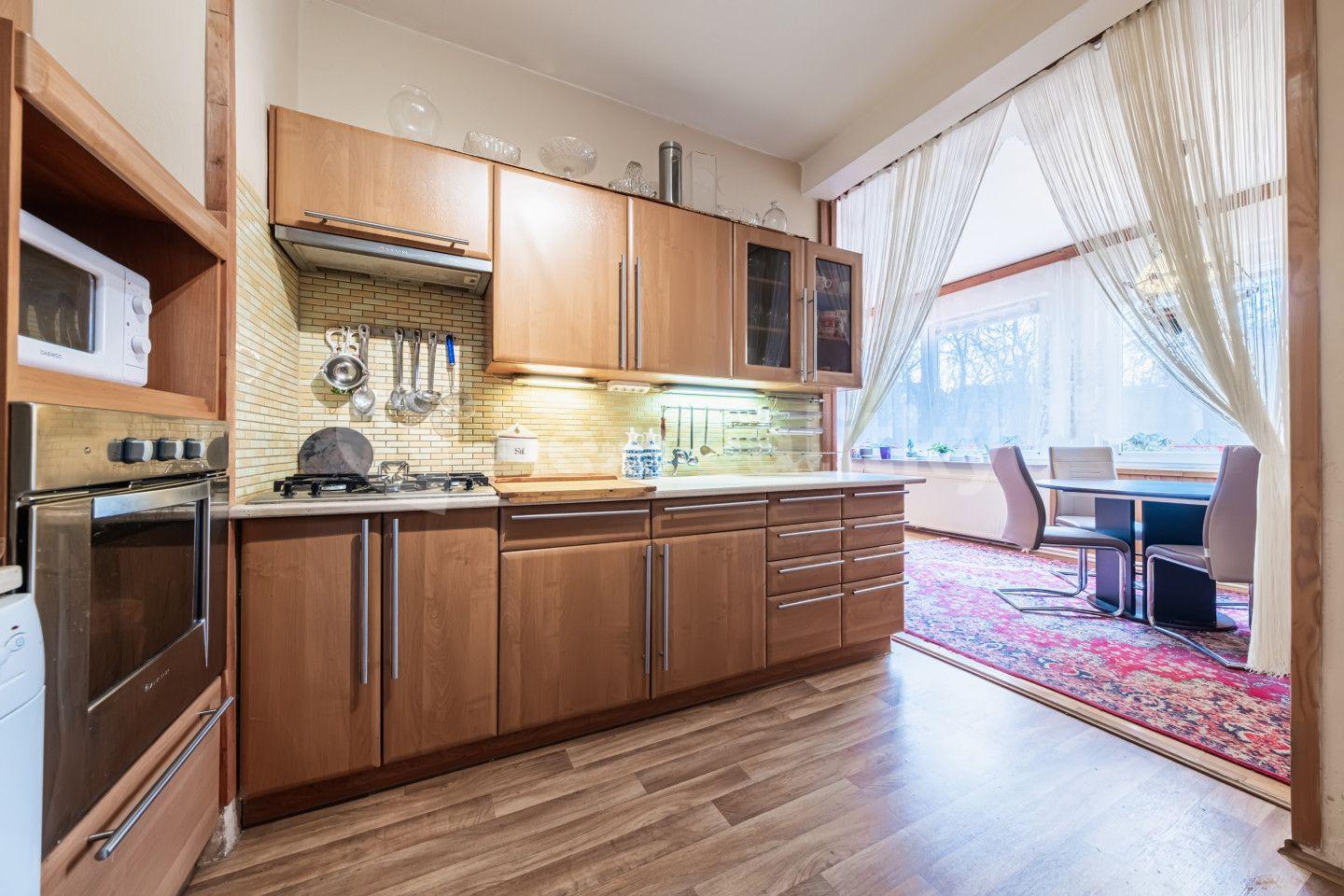 3 bedroom with open-plan kitchen flat for sale, 124 m², Na Cihlářce, Prague, Prague