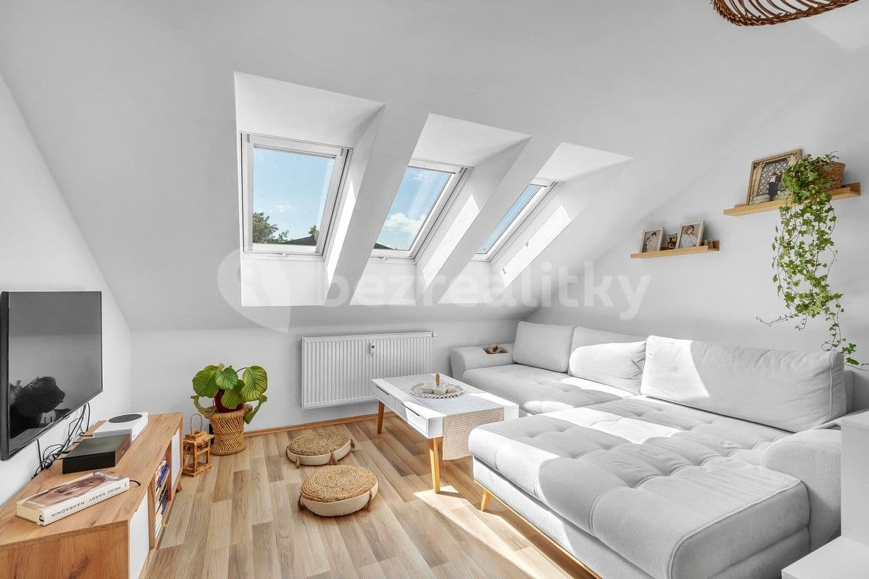 1 bedroom with open-plan kitchen flat to rent, 36 m², Pod Labuťkou, Prague, Prague 1 bedroom with open-plan kitchen flat to rent, 36 m², Pod Labuťkou, Prague, Prague