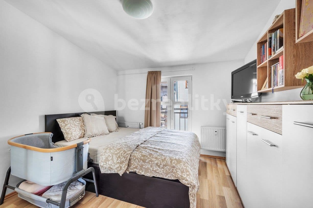 1 bedroom with open-plan kitchen flat to rent, 36 m², Pod Labuťkou, Prague, Prague 1 bedroom with open-plan kitchen flat to rent, 36 m², Pod Labuťkou, Prague, Prague